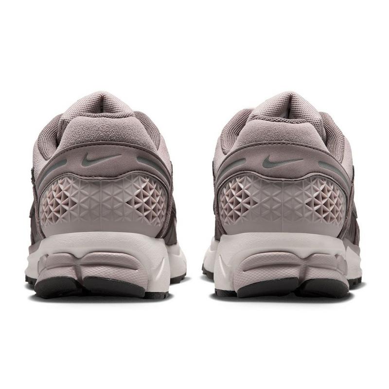 Nike Men's Zoom Vomero 5 SE Shoe