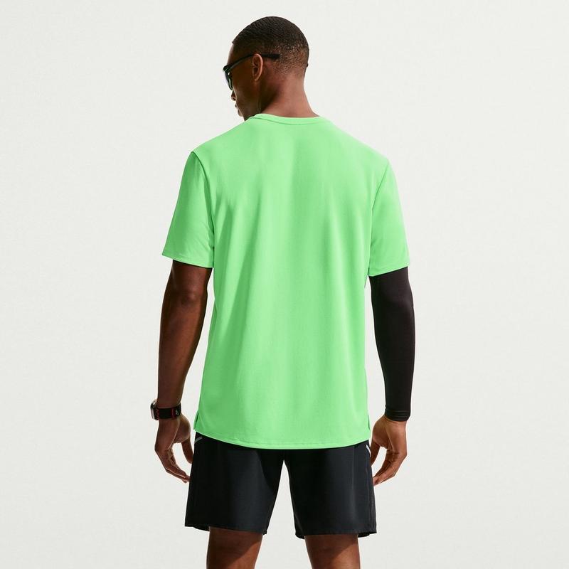 Nike Haut &agrave; manches courtes Miler Dri-FIT pour hommes