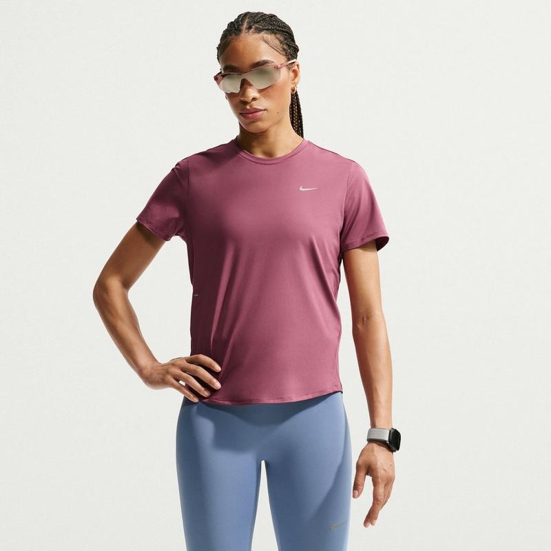 Nike Haut &agrave; manches courtes Swift Dri-FIT pour femmes