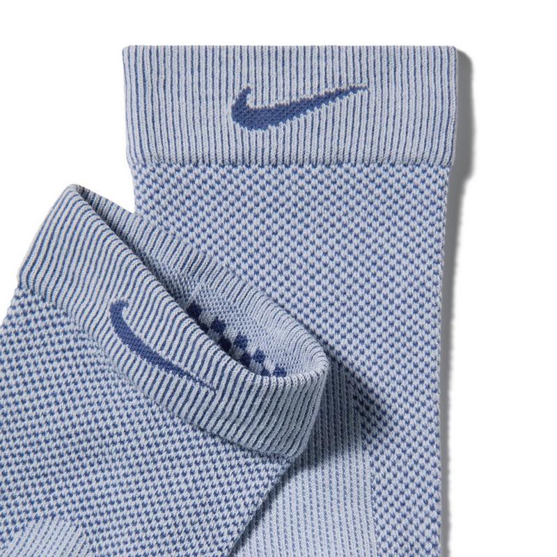 Nike Chaussettes courtes l&eacute;g&egrave;re pour la course unisexe