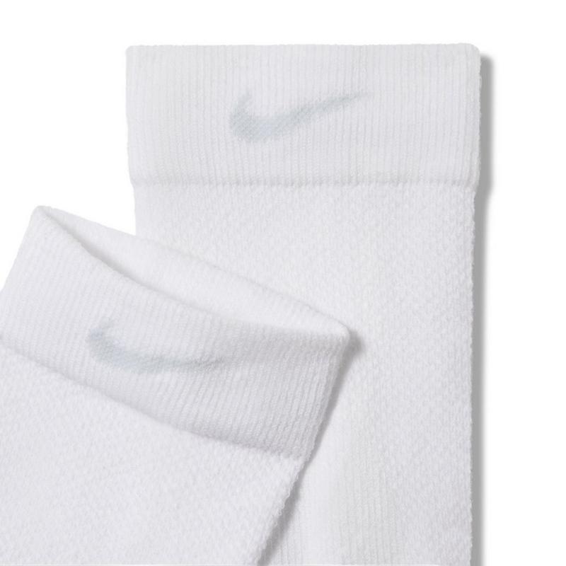 Nike Chaussettes courtes l&eacute;g&egrave;re pour la course unisexe