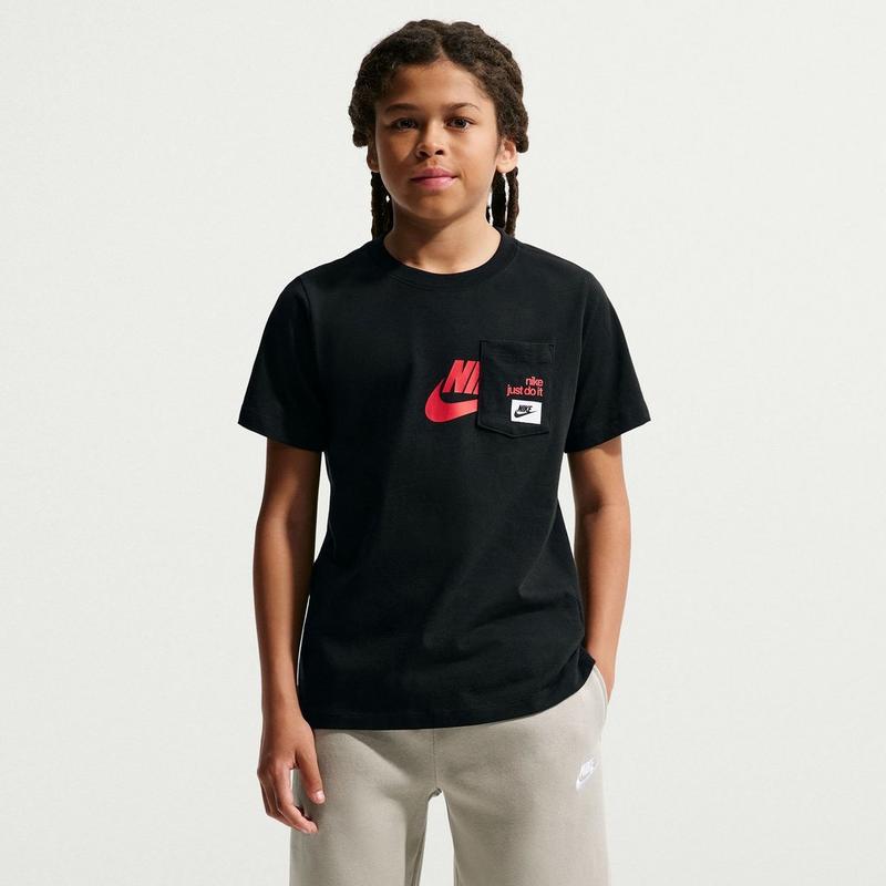 Nike T-shirt &agrave; poche Sportswear pour juniors [7-16]