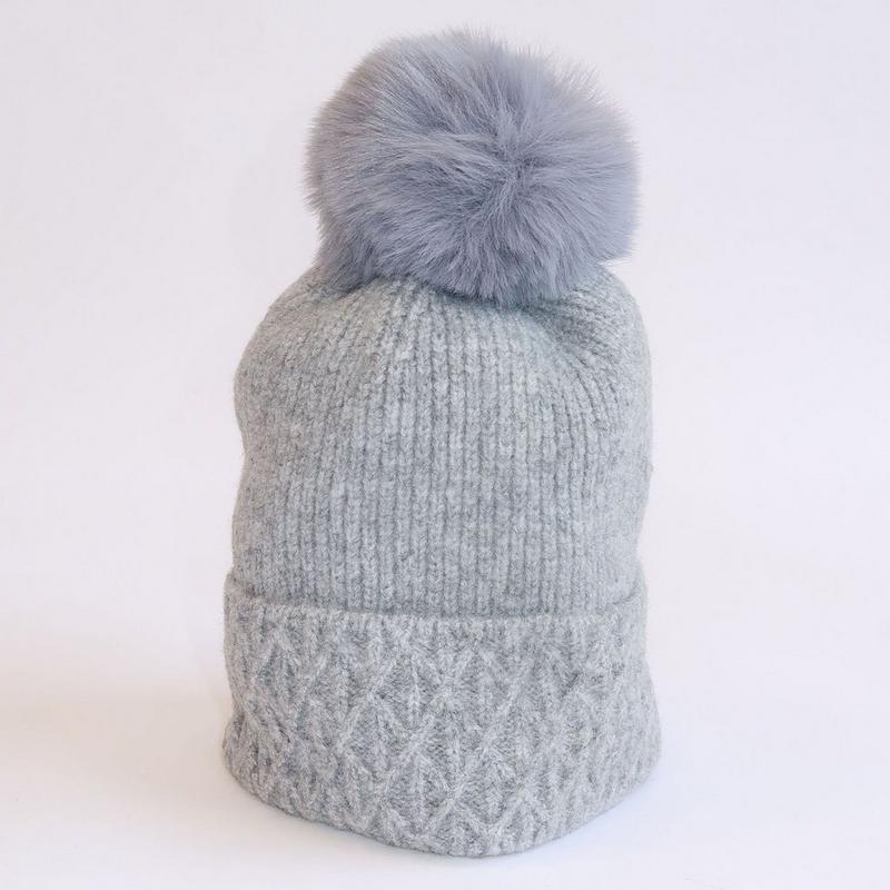 Lyla + Luxe Women's WHITE LABEL Cable Cuff Pom Pom Beanie