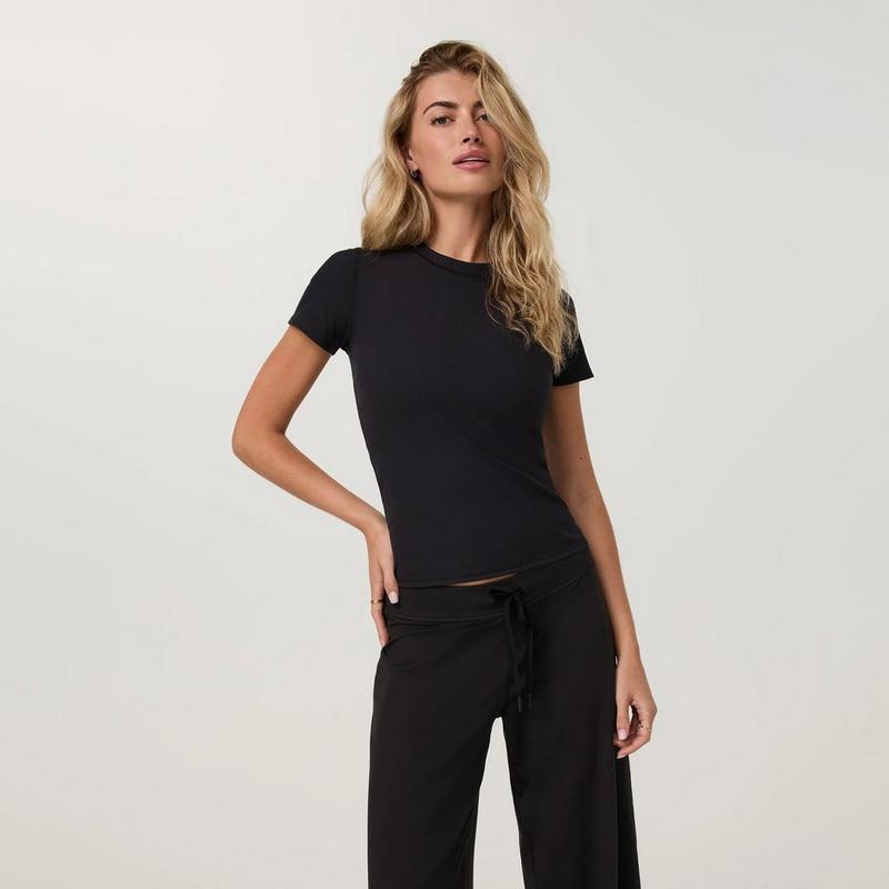 Vuori Women's Pose Fitted Long T-Shirt