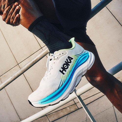 HOKA Clifton 11