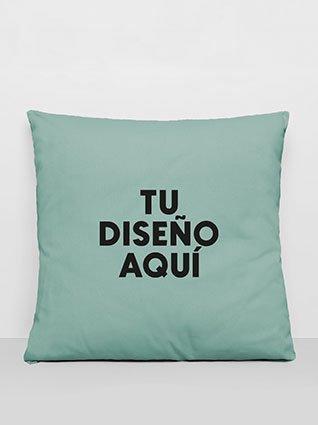 Cojín cuadrado color verde menta con la frase "TU DISEÑO AQUÍ" impresa en el centro