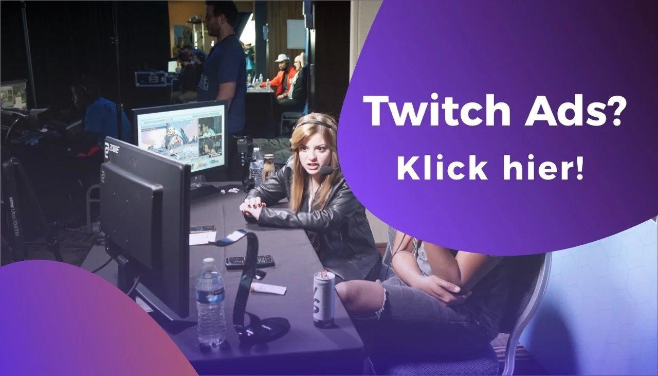 Streamerin vor dem Bildschirm mit Twitch Ads Hinweis – ideale Szene für Creator, die mit Print-on-Demand-Merch über Twitch Werbung machen möchten.