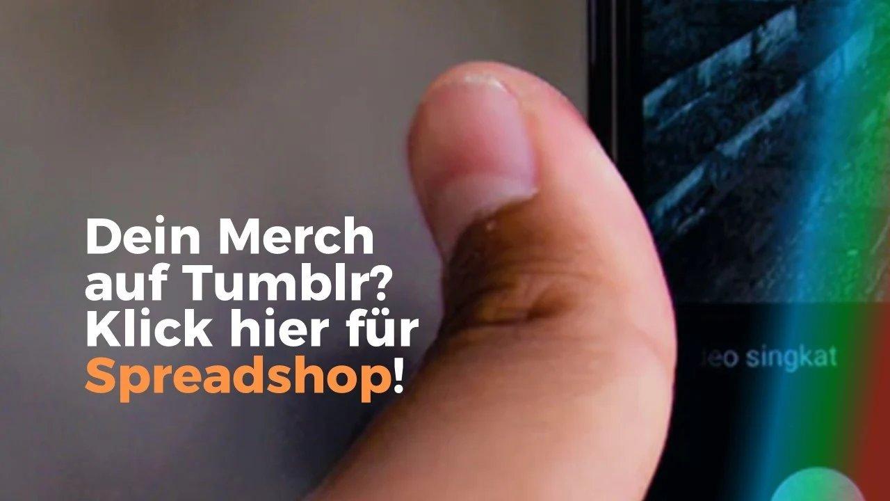 Detail eines Daumens, der auf den Auslöser der Smartphonekamera drückt.