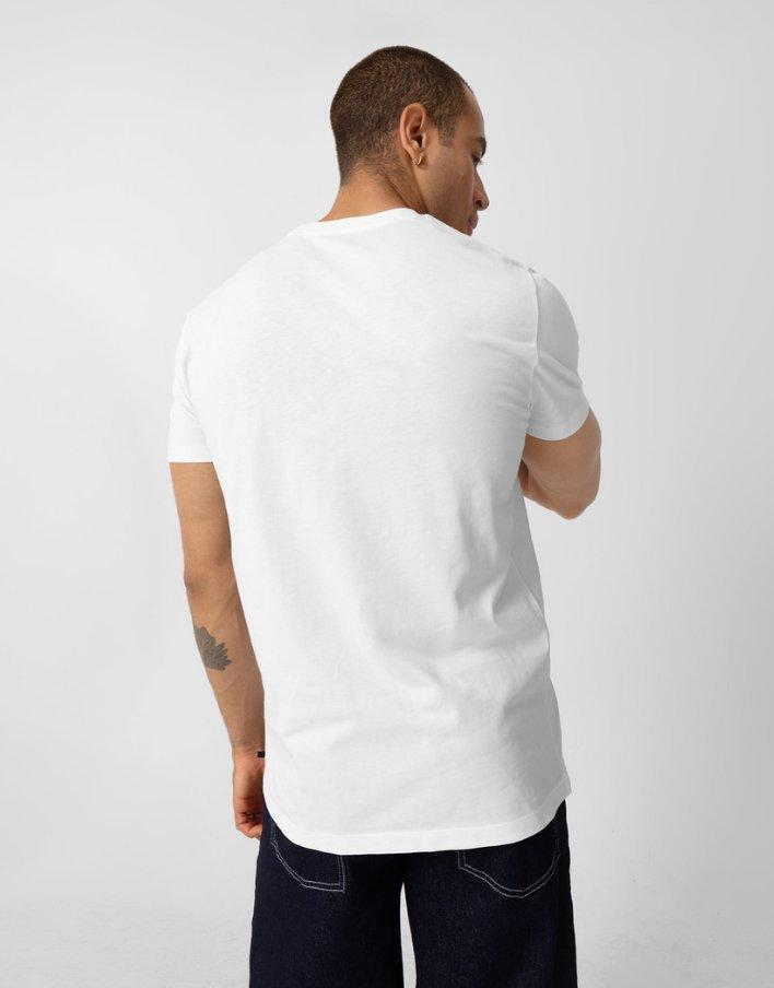 Mann mit weißem TShirt