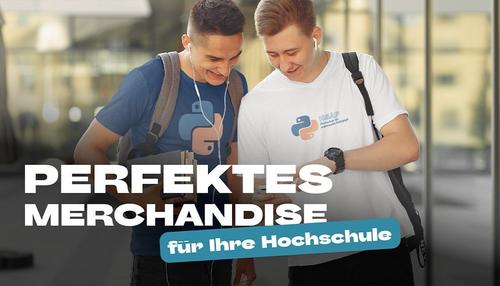 Zwei junge Männer mit T-Shirts ihrer Hochschule orientieren sich auf dem Campusgelände.