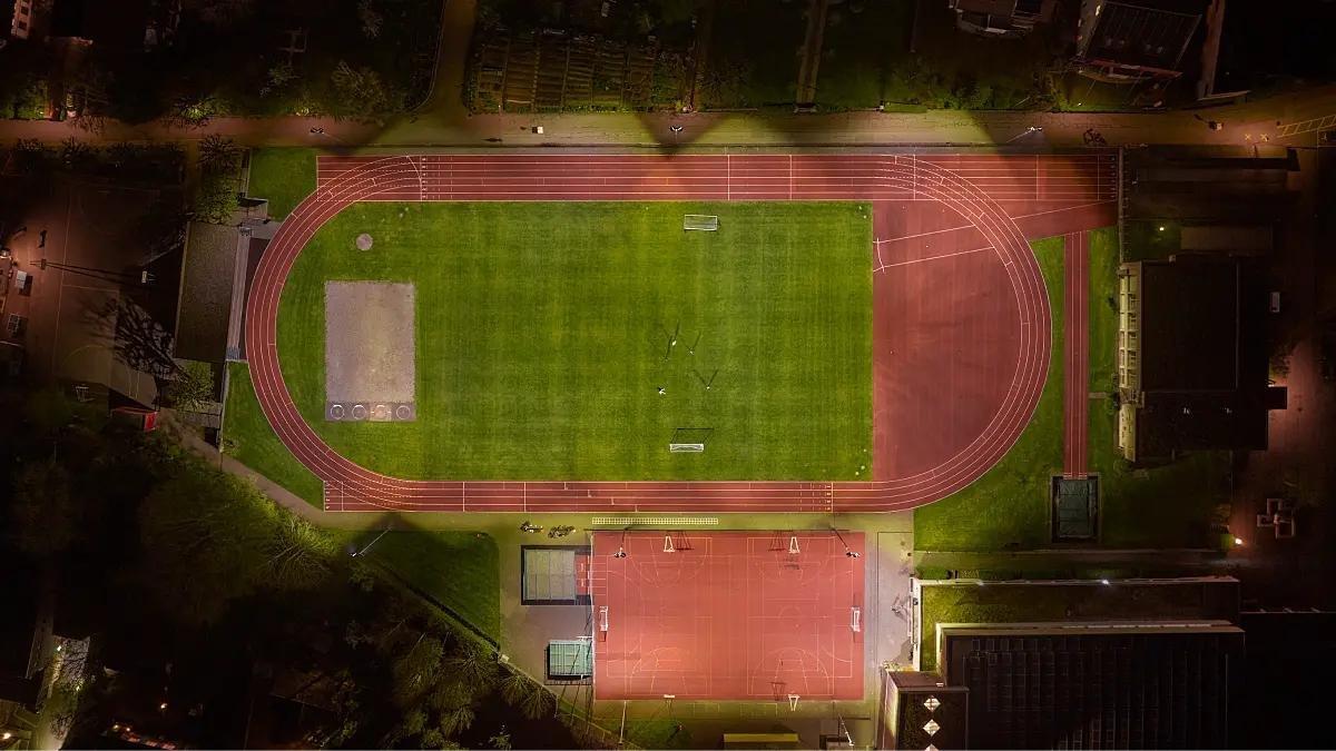 Illuminazione per lo sport efficiente e conforme alla norma