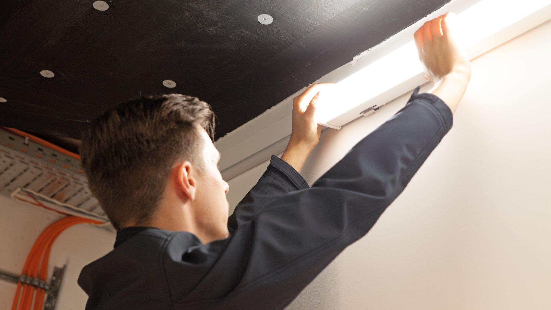 Meglio: Soluzione sofisticata e completa - sostituzione o trasformazione delle lampadine