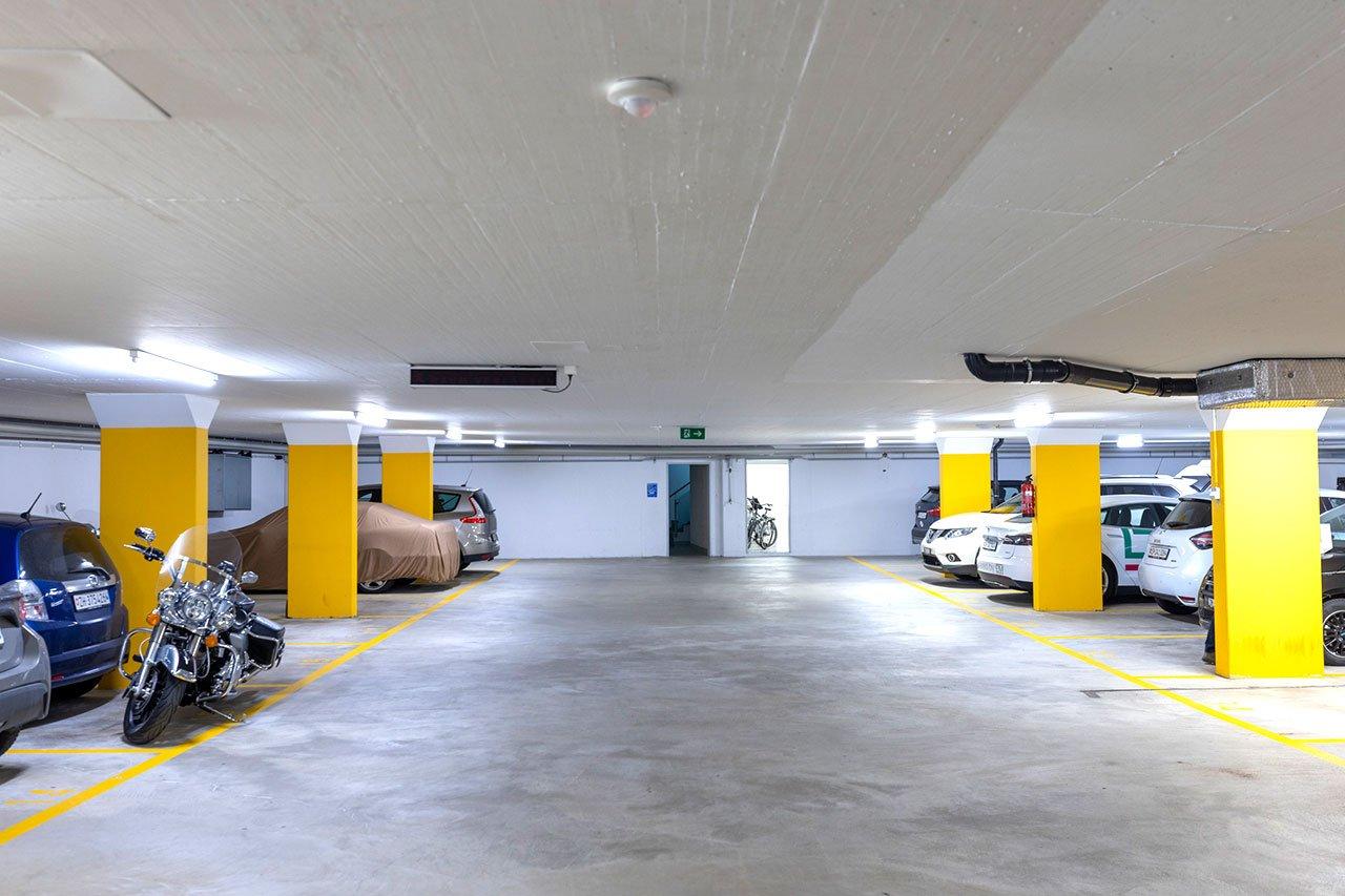 Progetto di mobilità elettrica nel parcheggio sotterraneo di un complesso residenziale