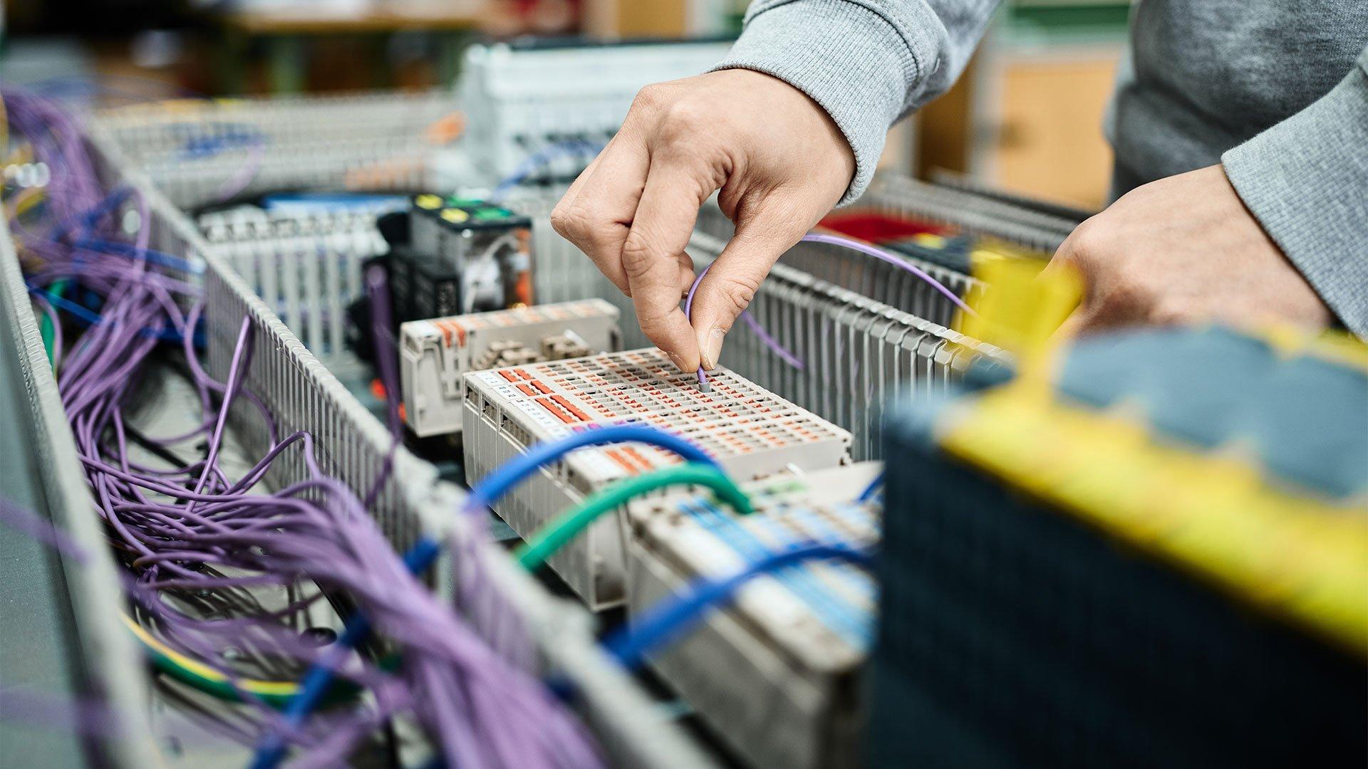 EM Industrie Kitting Elpex AG