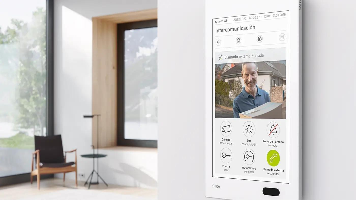 Il display touch Gira G1 collega il citofono e l’automazione dell’edificio KNX