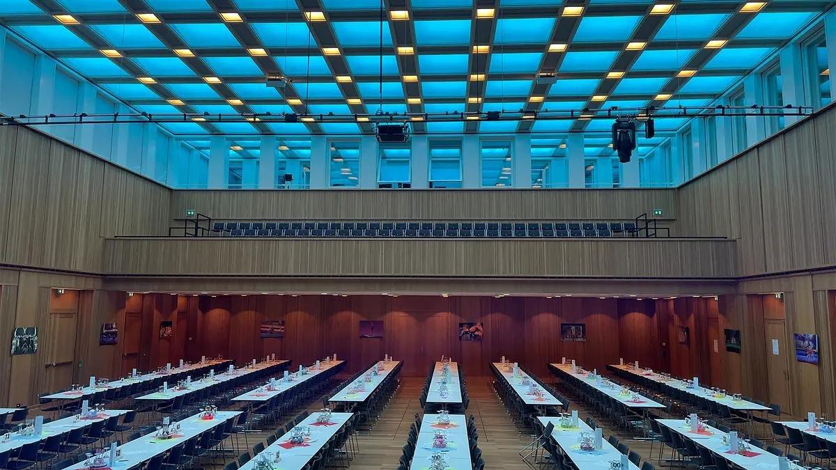 Progetto illuminotecnico SAL Schaan: qualità elevata della luce bianca per i colori dell’evento