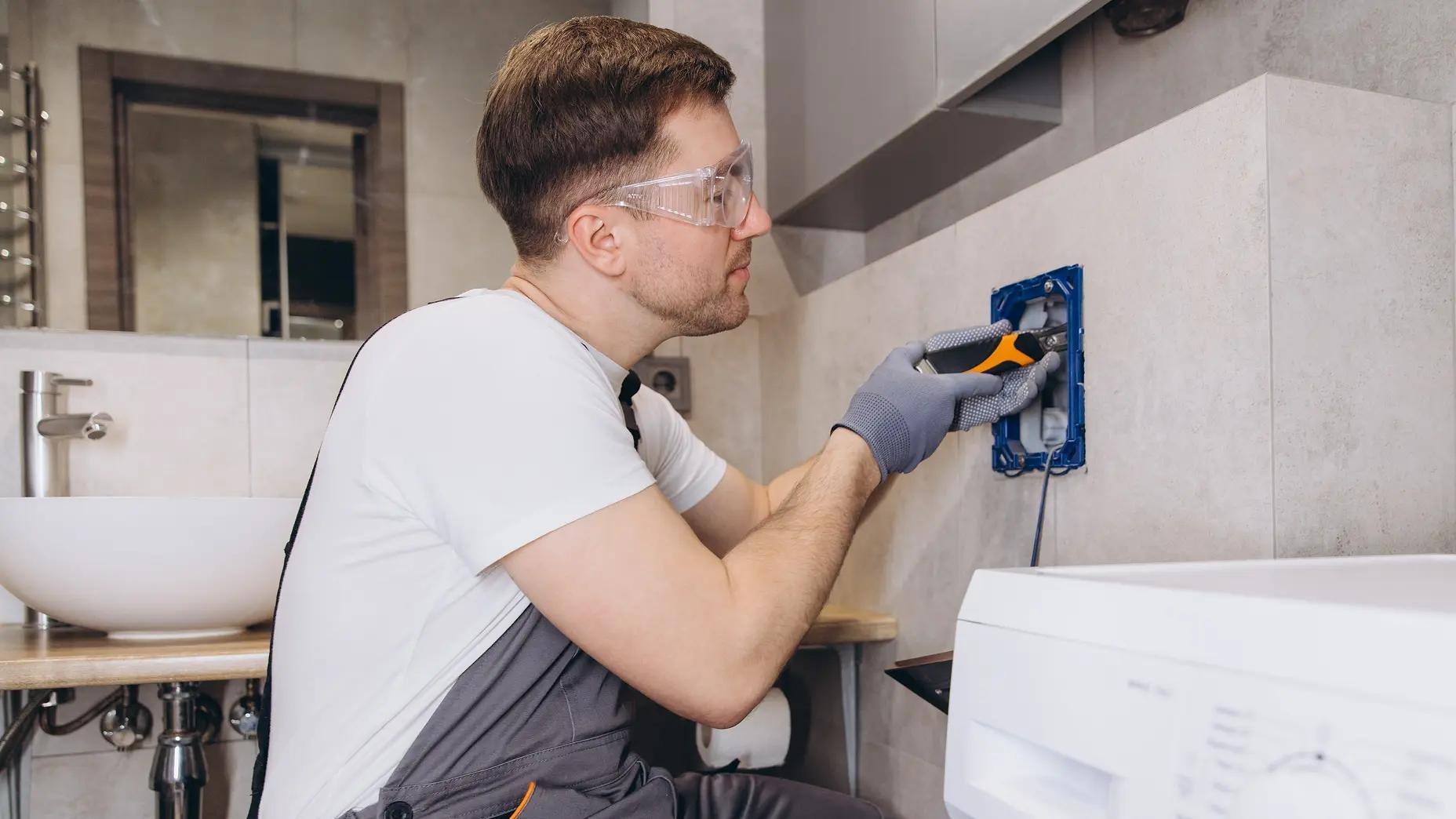 Le automazioni di successo partono da una preparazione adeguata: chi oggi progetta l'infrastruttura in modo mirato, getta le basi per un'abitazione confortevole, efficiente dal punto di vista energetico e a prova di futuro.