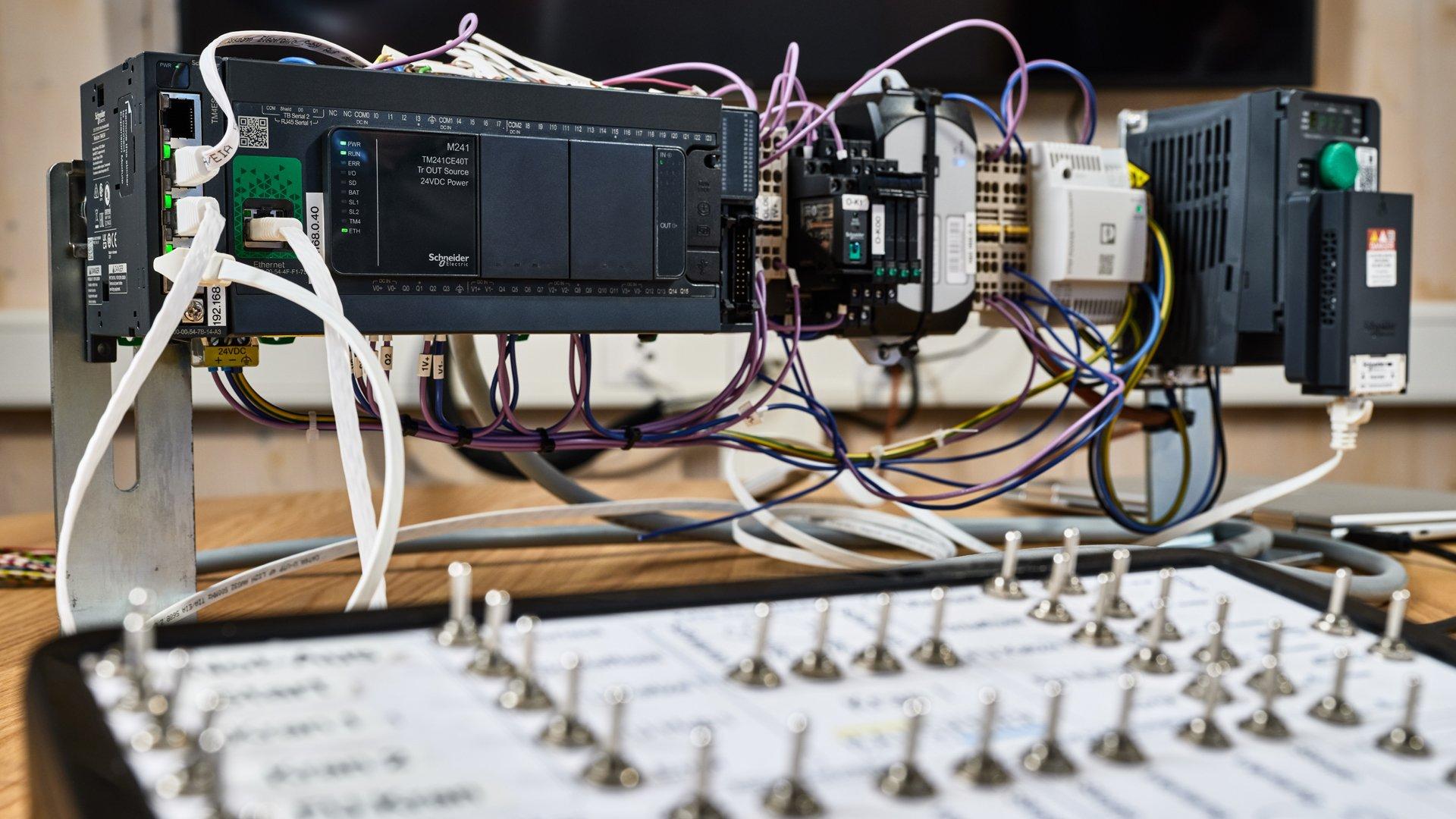 Il nuovo sistema di comando viene testato con una configurazione di prova.