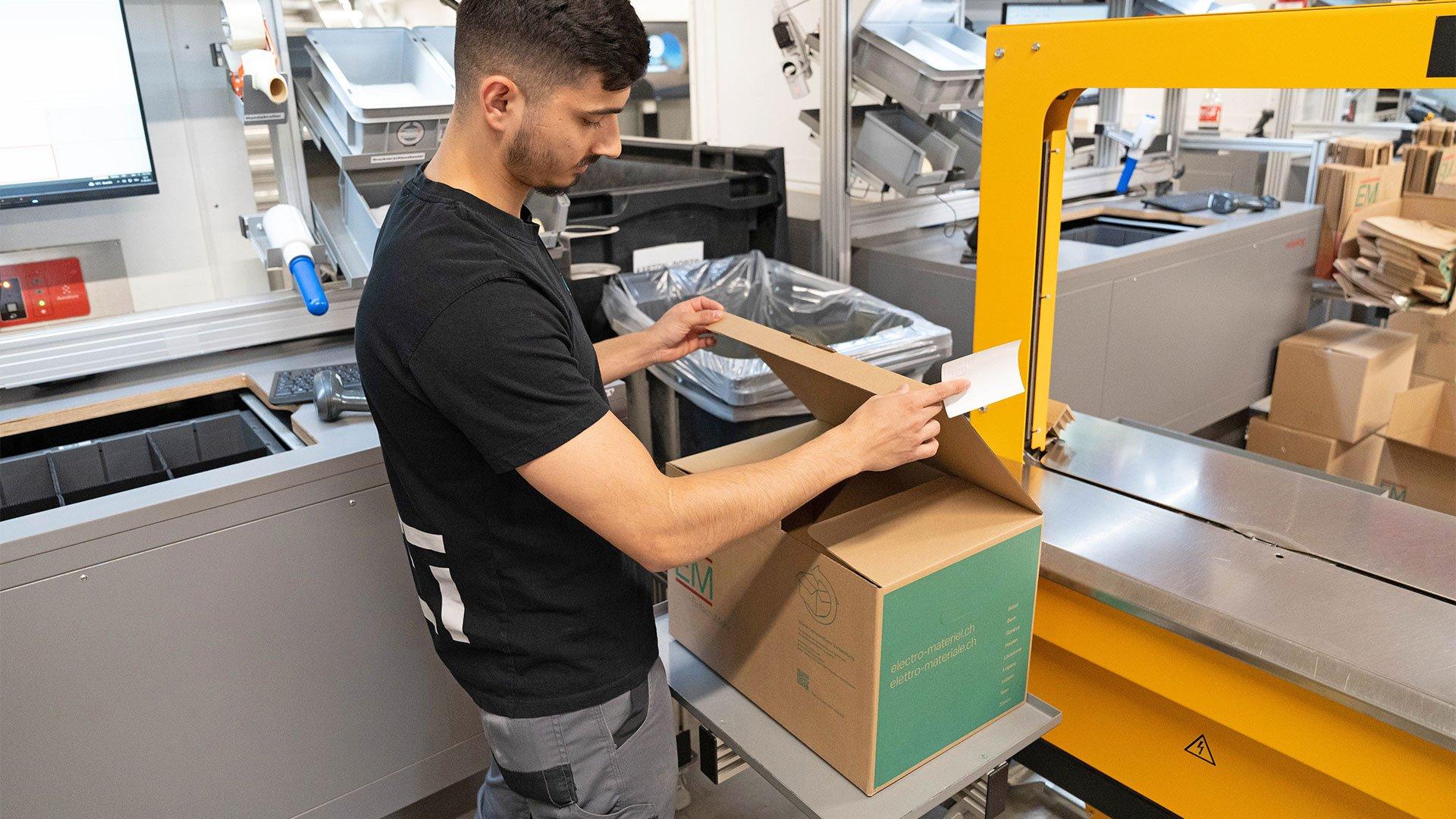 Die Bestellung wird in Mehrweg-Kartons verpackt.
