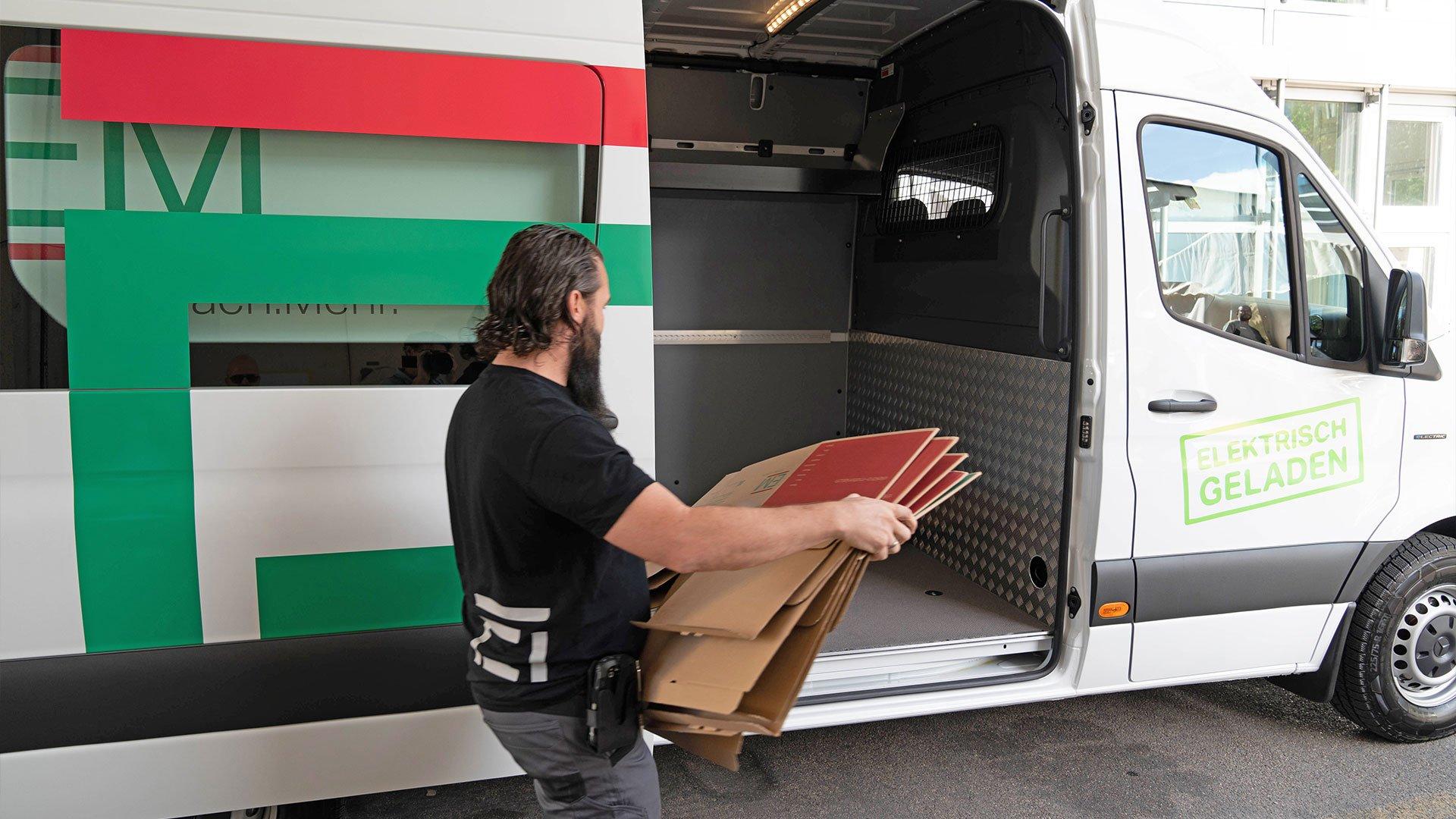 und bringt sie zu EM zurück, wo sie für den nächsten Einsatz vorbereitet werden.