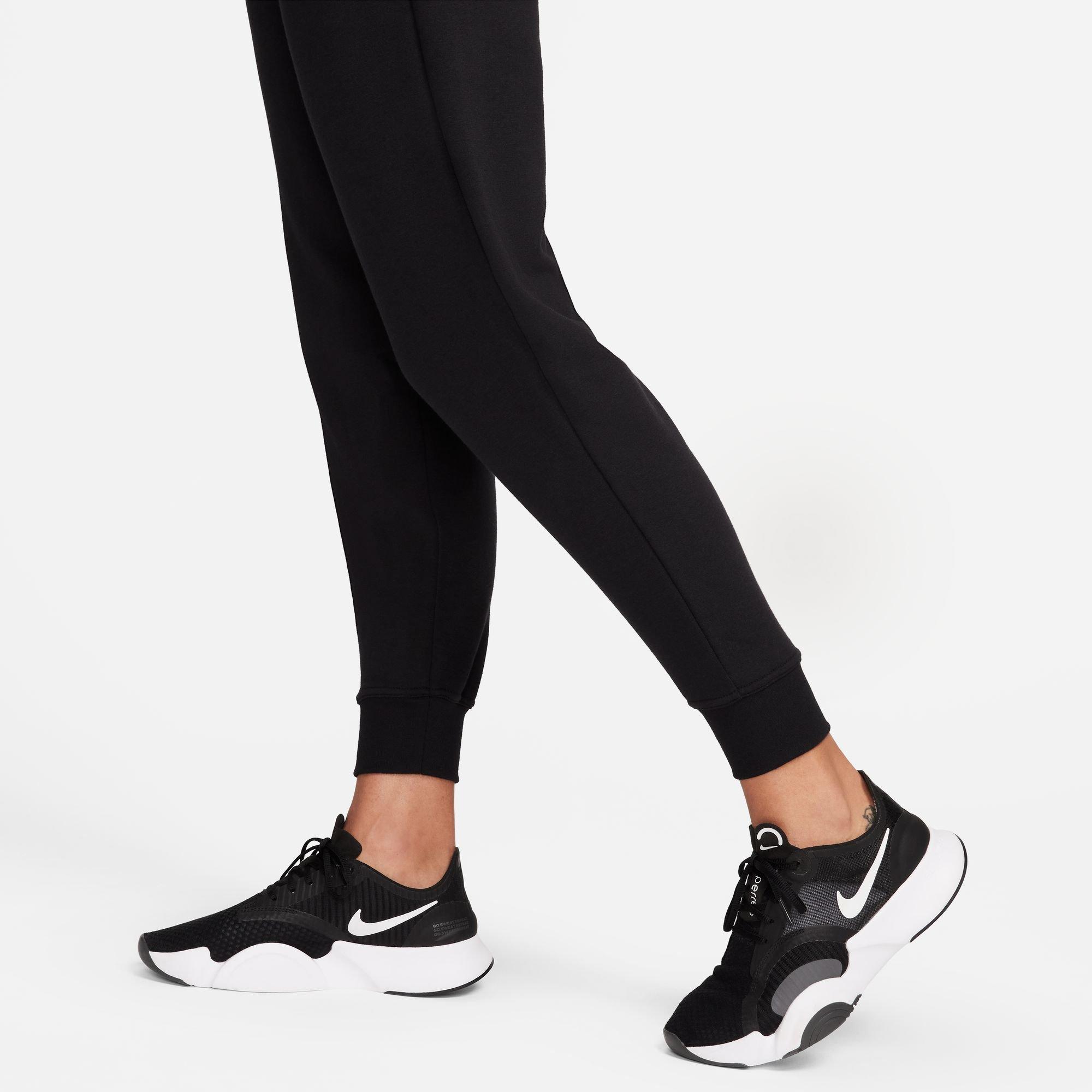 Nike slim fit joggers black online