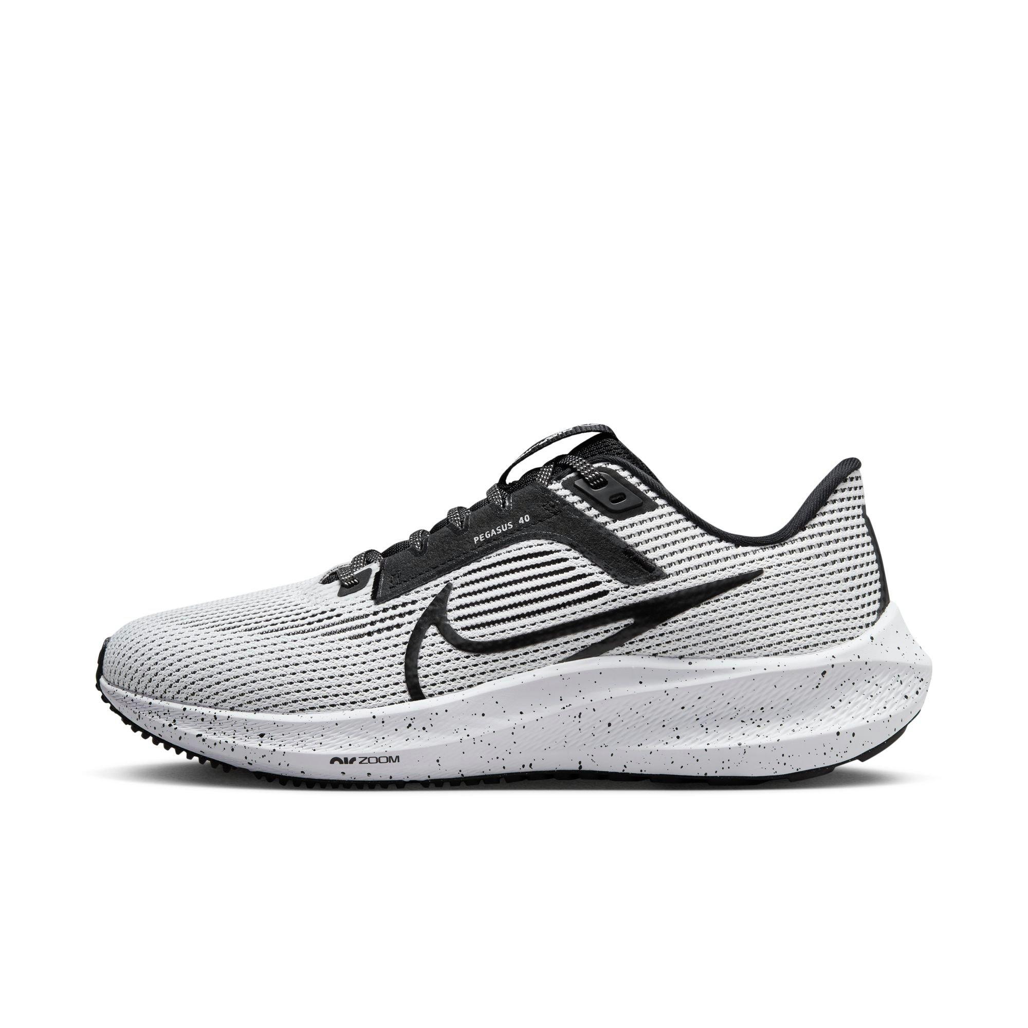 Nike air women's running shoes black and white best sale