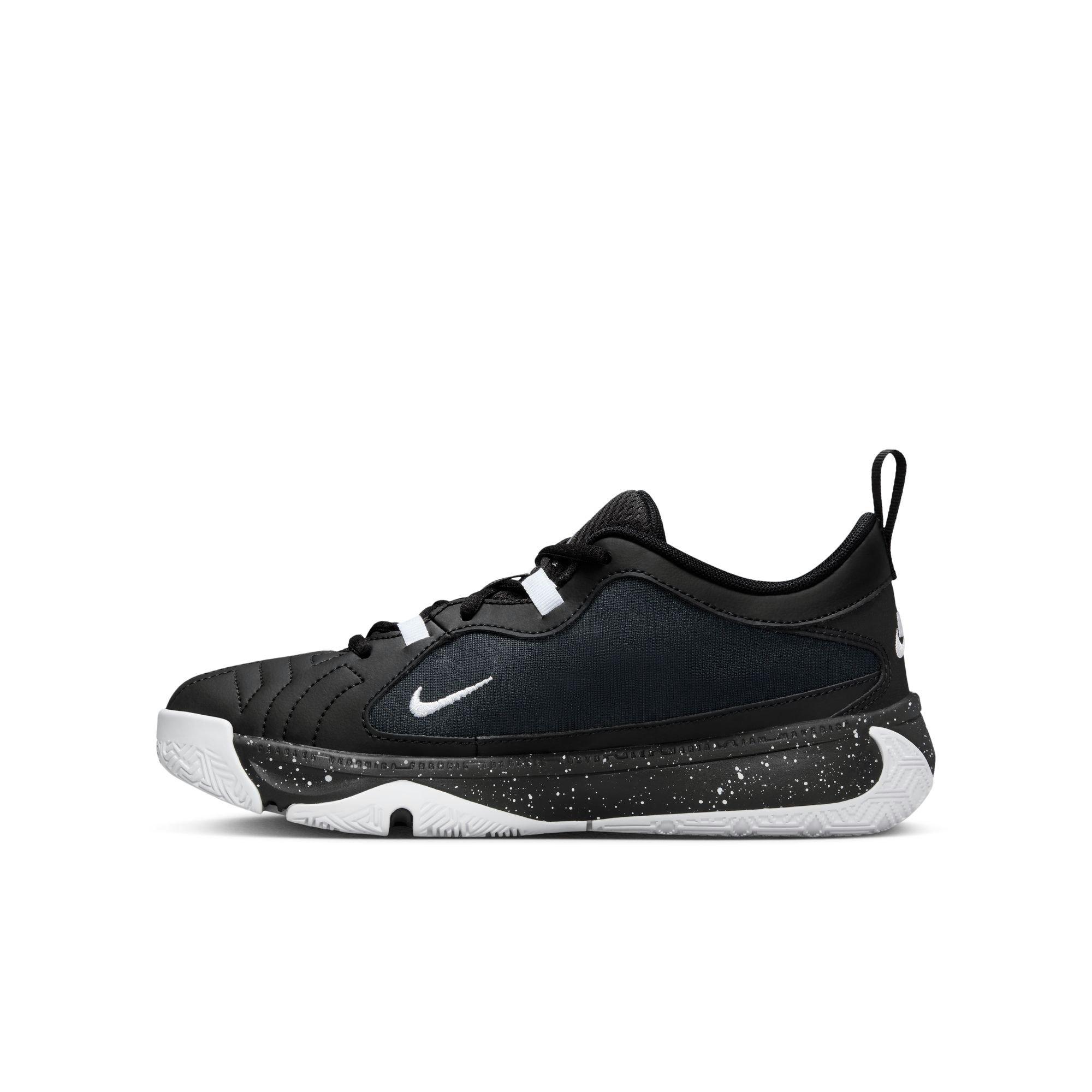 Basketball shoes boys grade school hotsell