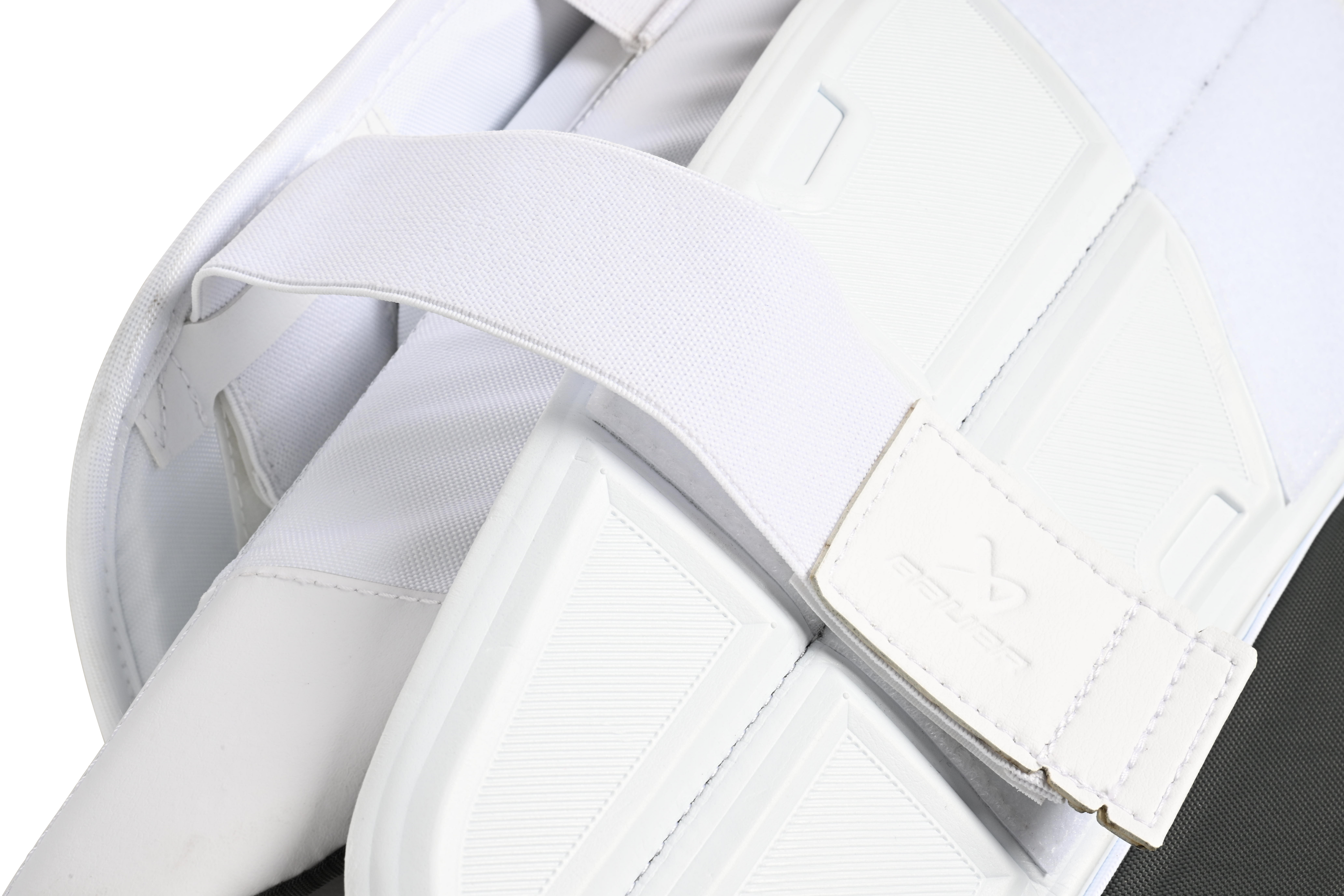 Senior Vapor Hyperlite 2 Hockey Goalie Pads
