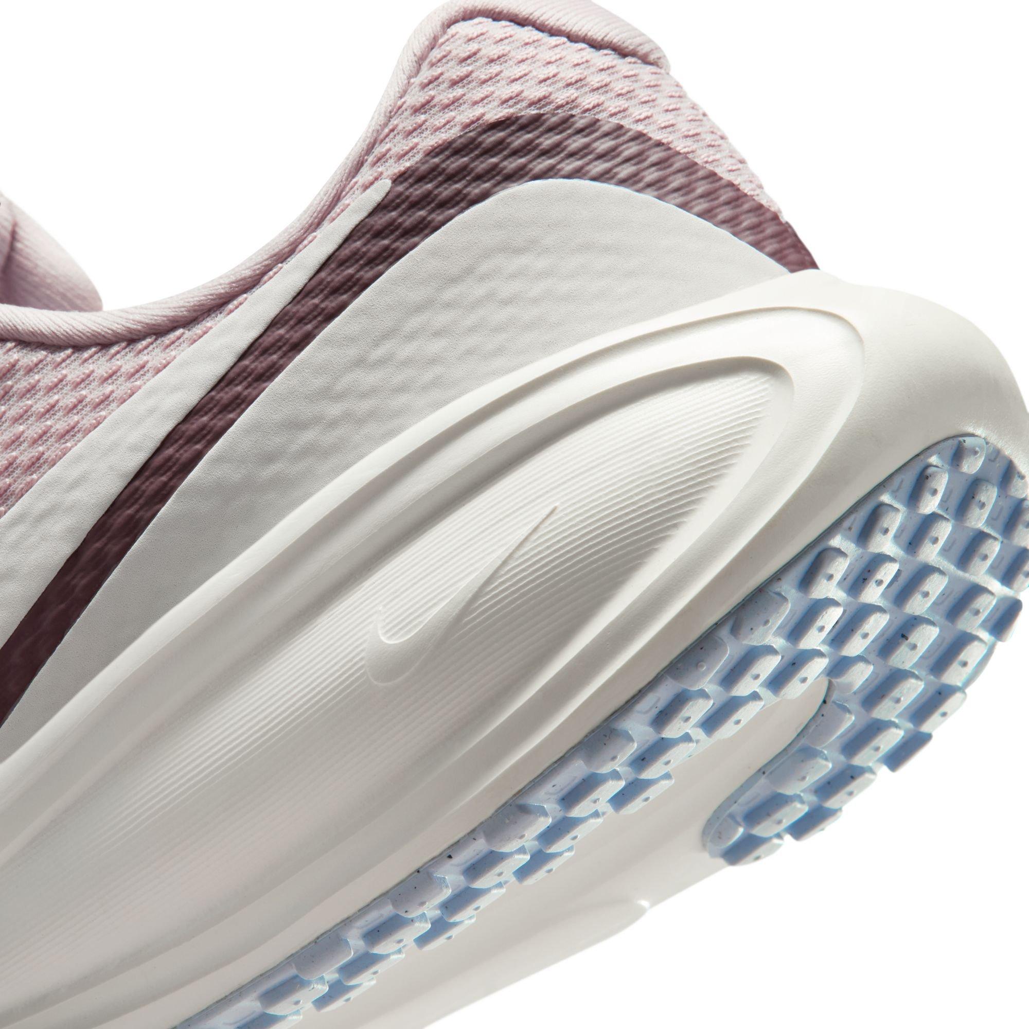 Women's Revolution 8 Running Shoes