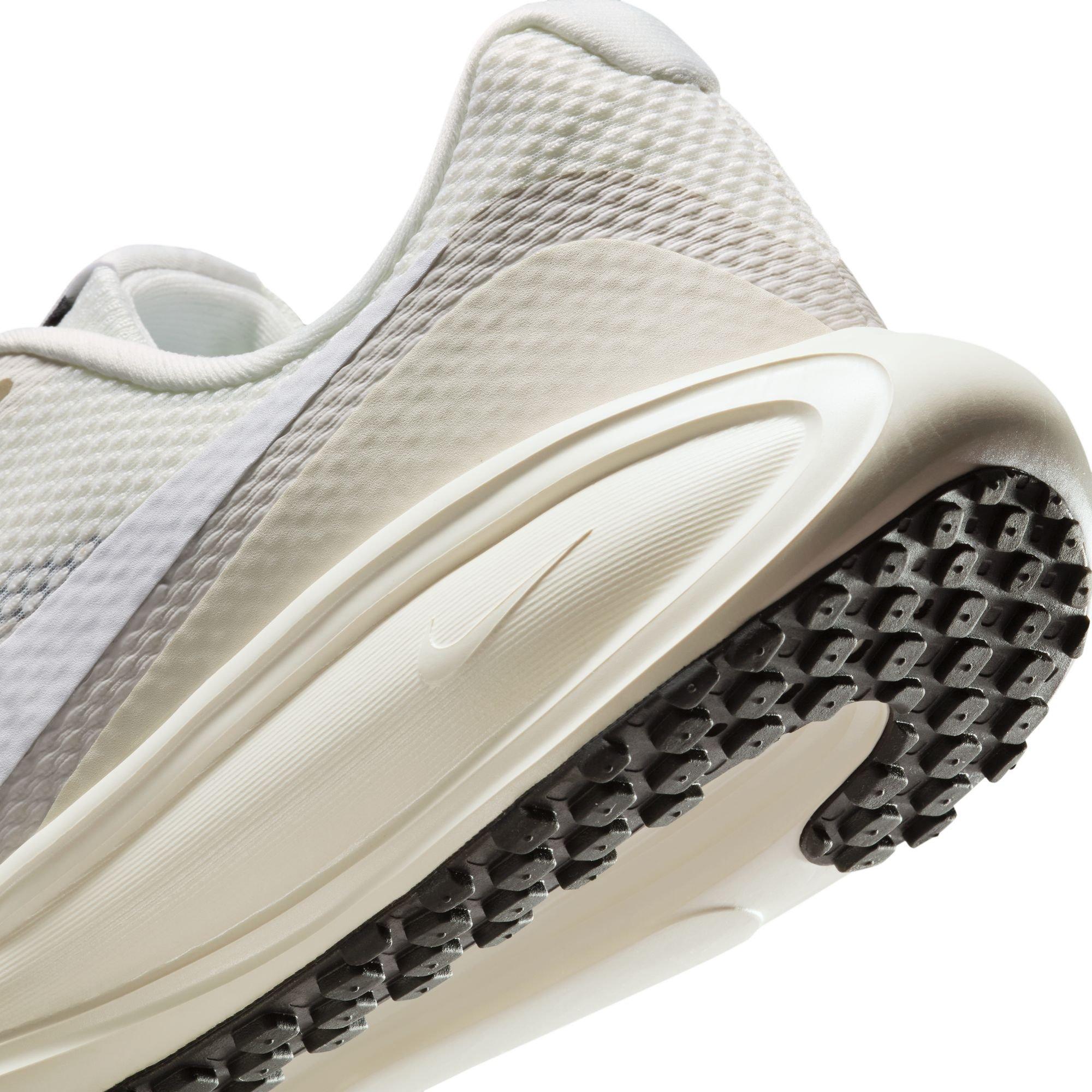 Women's Revolution 8 Running Shoes