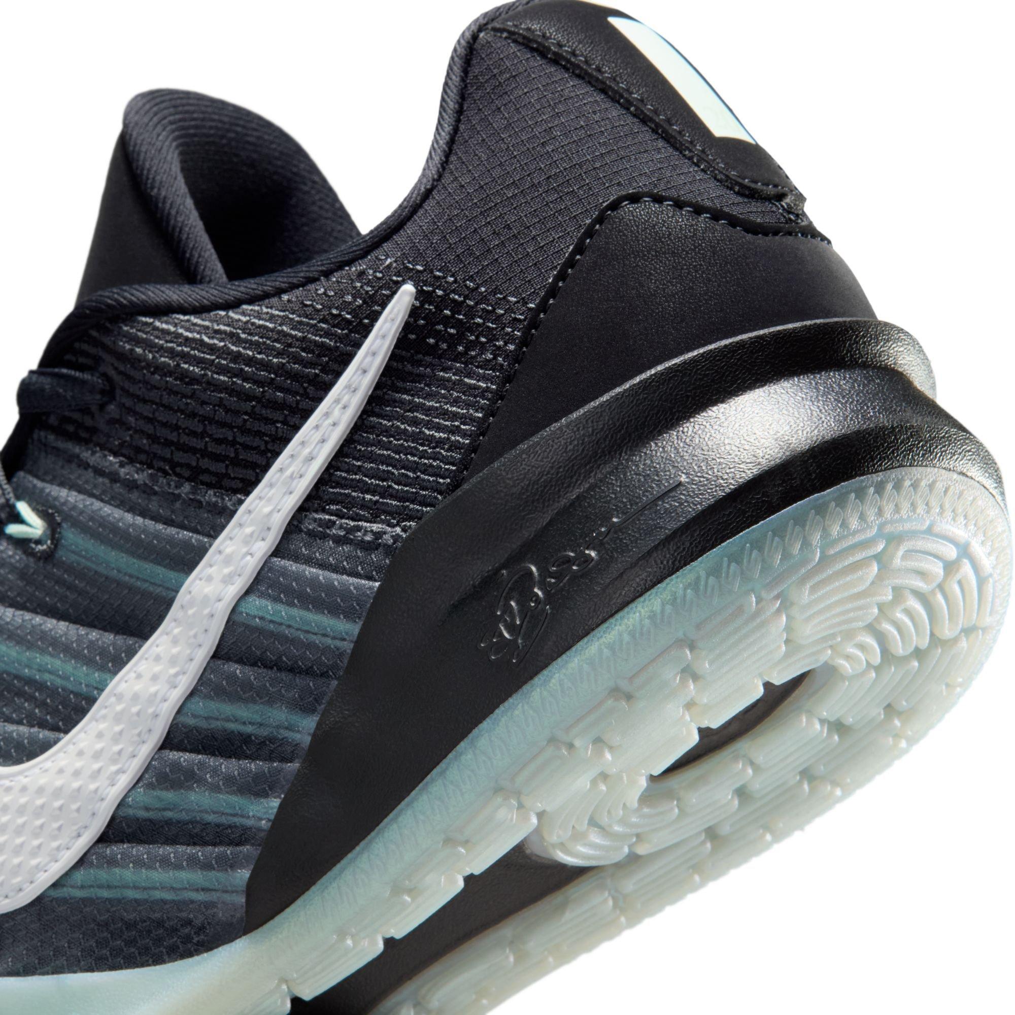 Women's Sabrina 3 Low Basketball Shoes