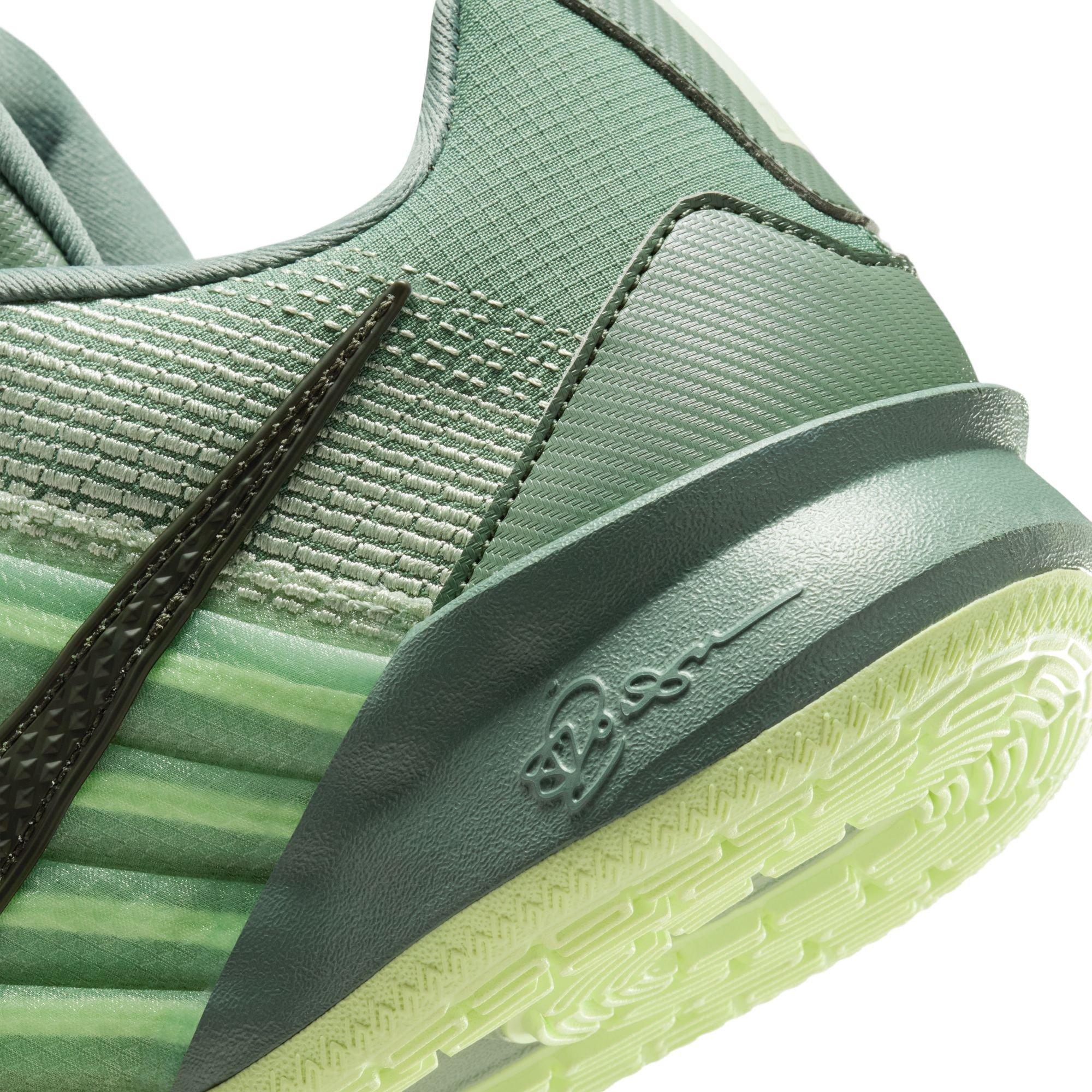 Women's Sabrina 3 Low Basketball Shoes