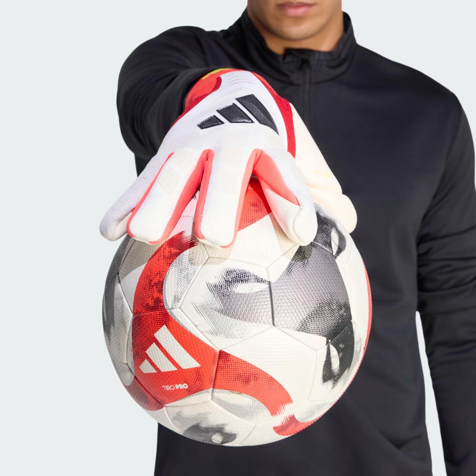 Senior 26 Predator Pro Goalkeeper Gloves