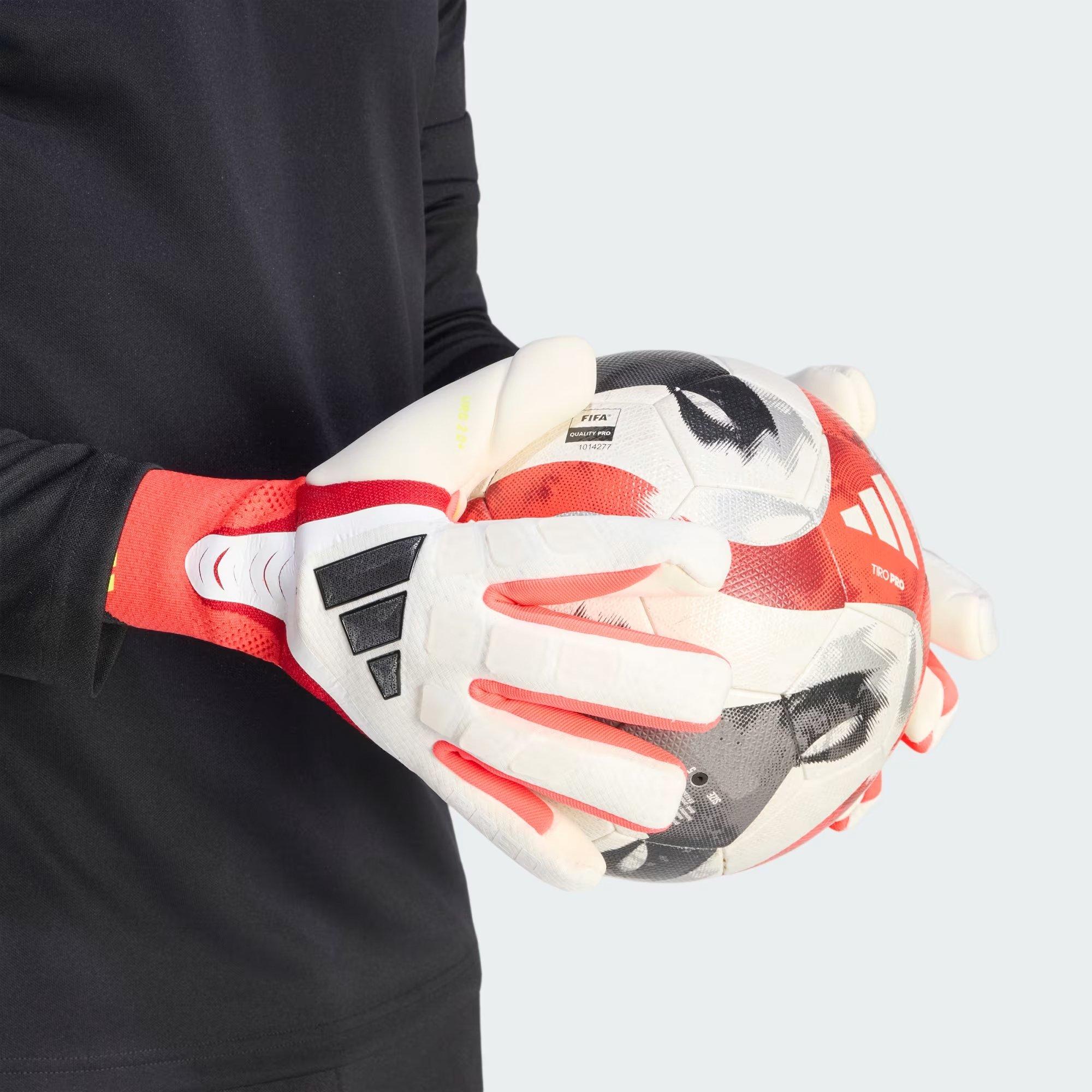 Senior 26 Predator Pro Goalkeeper Gloves