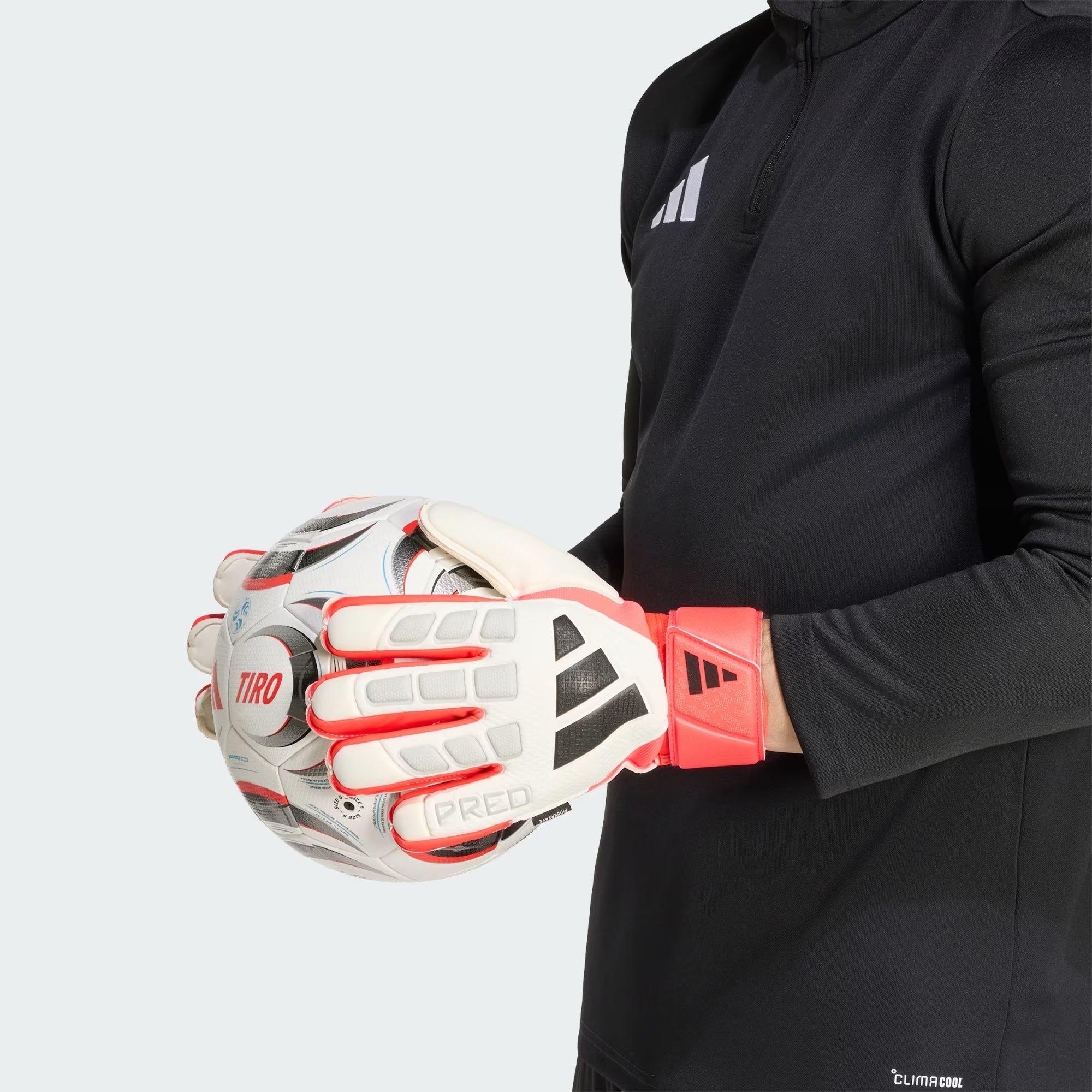 Senior 26 Predator Match FS Goalkeeper Gloves