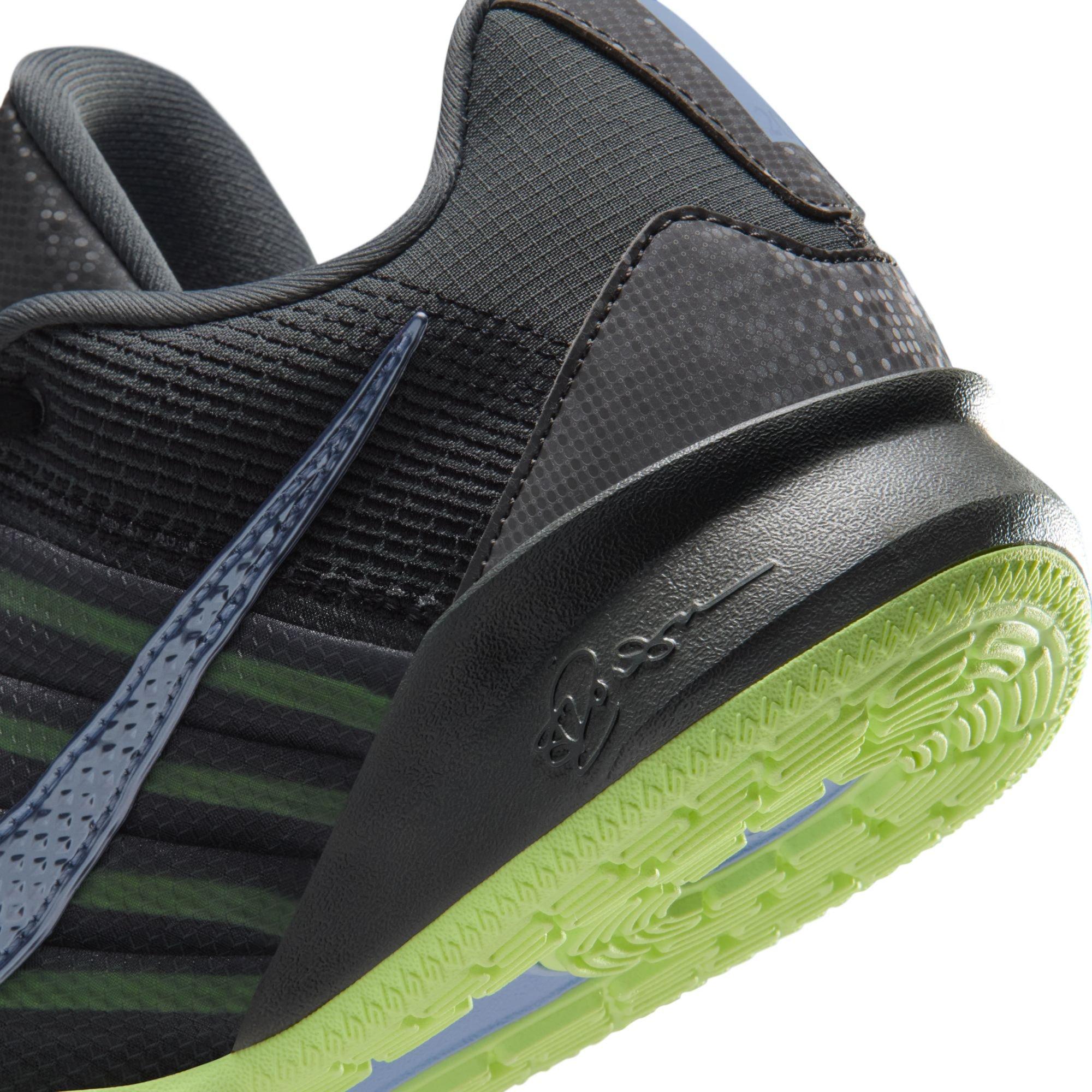 Women's Sabrina 3 Basketball Shoes