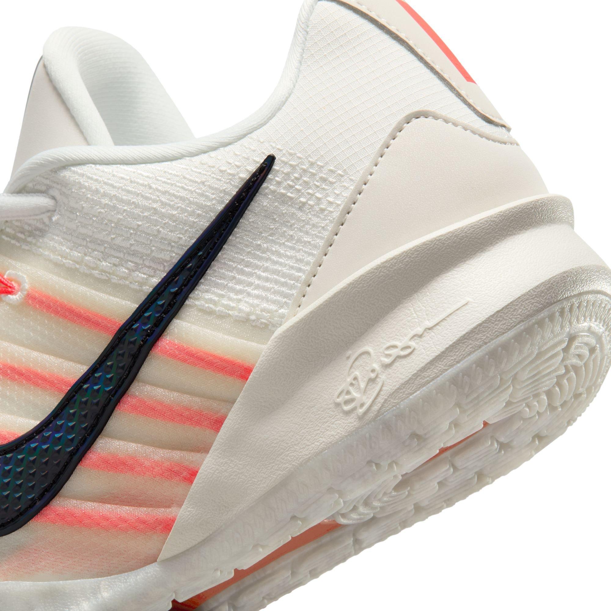 Women's Sabrina 3 Basketball Shoes