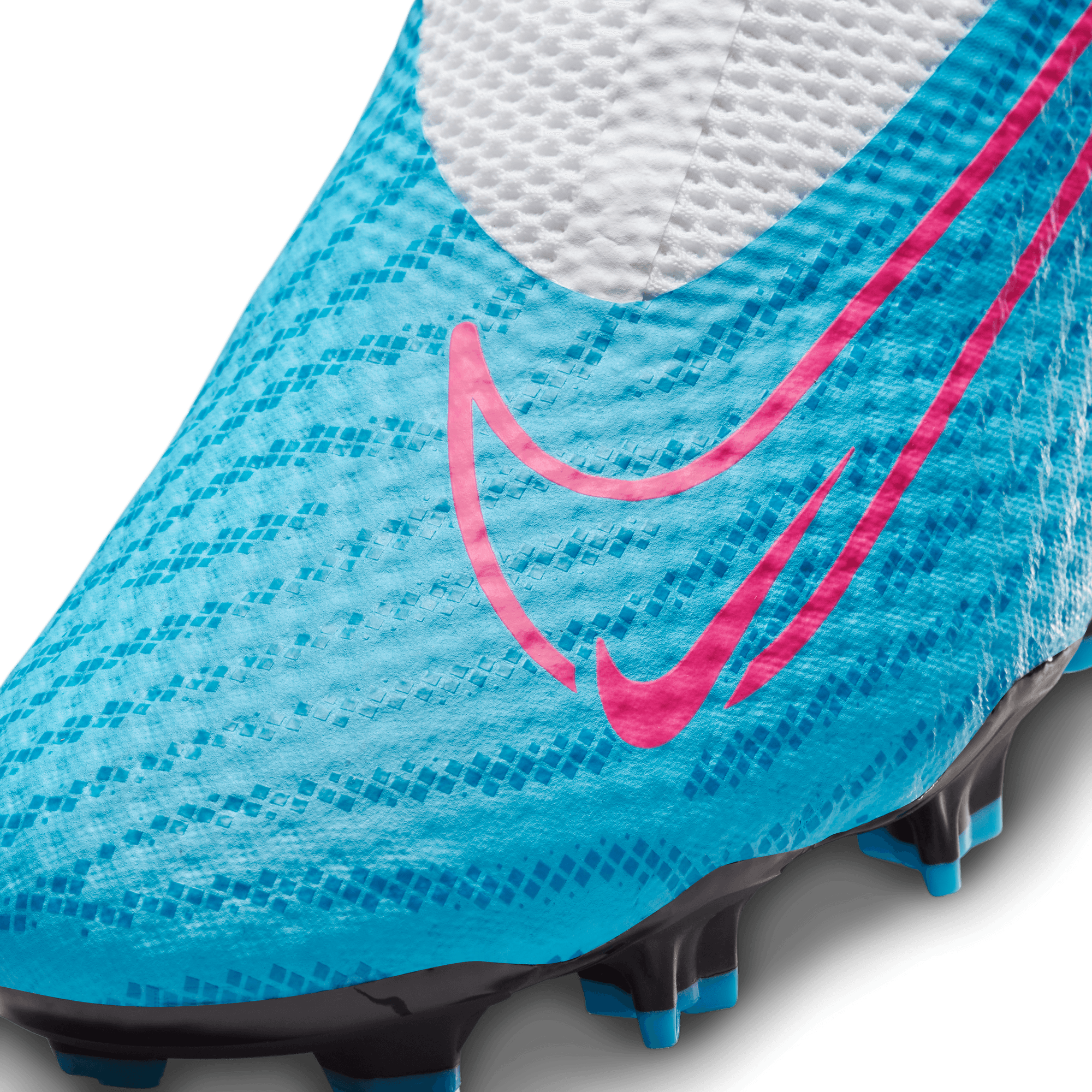 Nike dynamic fit soccer cleats best sale