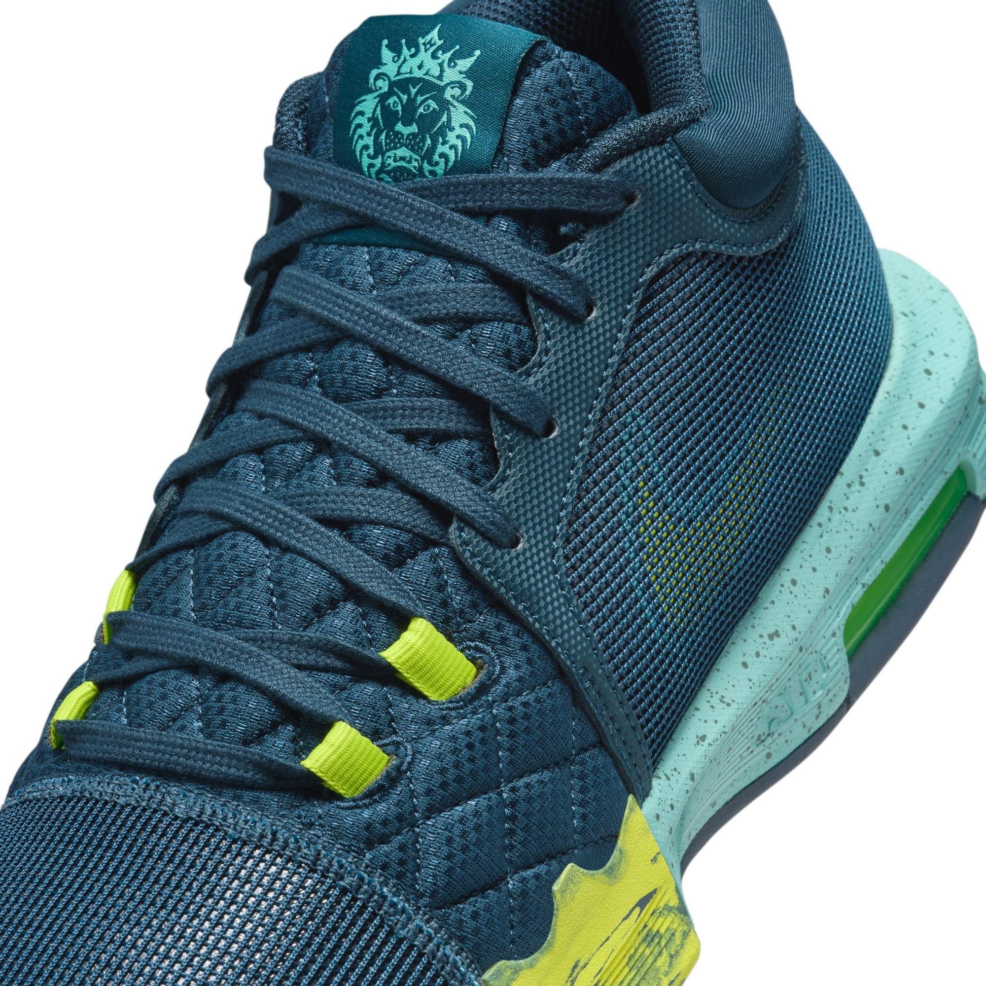 Unisex LeBron Witness 8 Basketball Shoes
