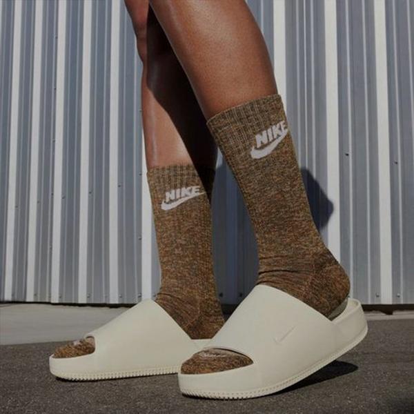 SLIDES & SANDALS