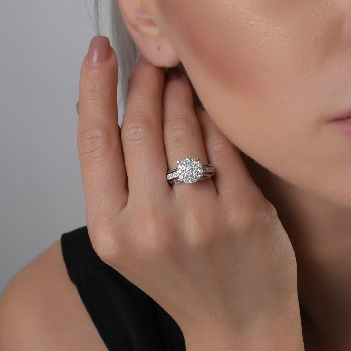 18K бял златен годежен пръстен с диаманти от 0.91ct