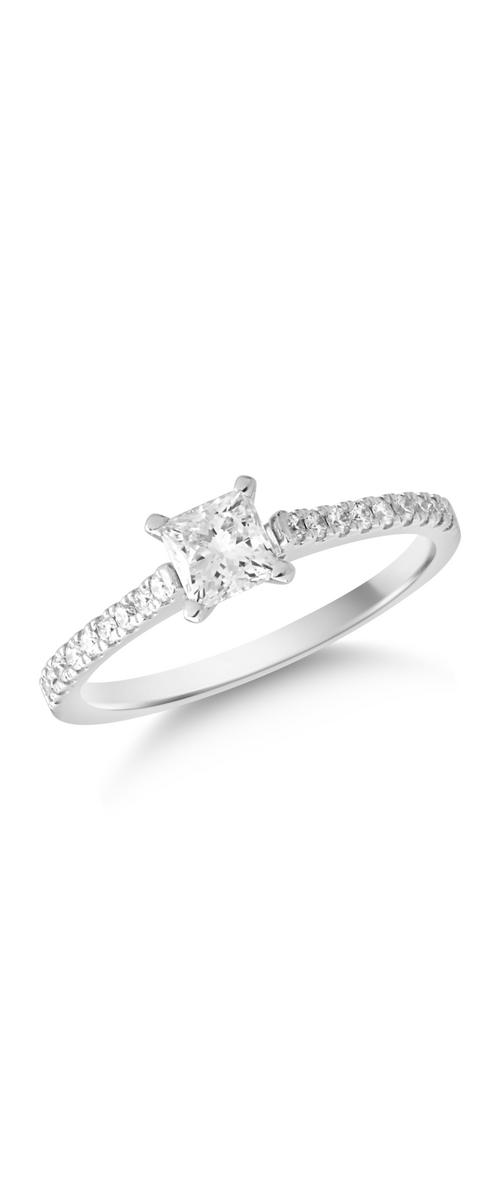 18K white gold engagement ring with 0.8ct diamond and 0.18ct diamonds