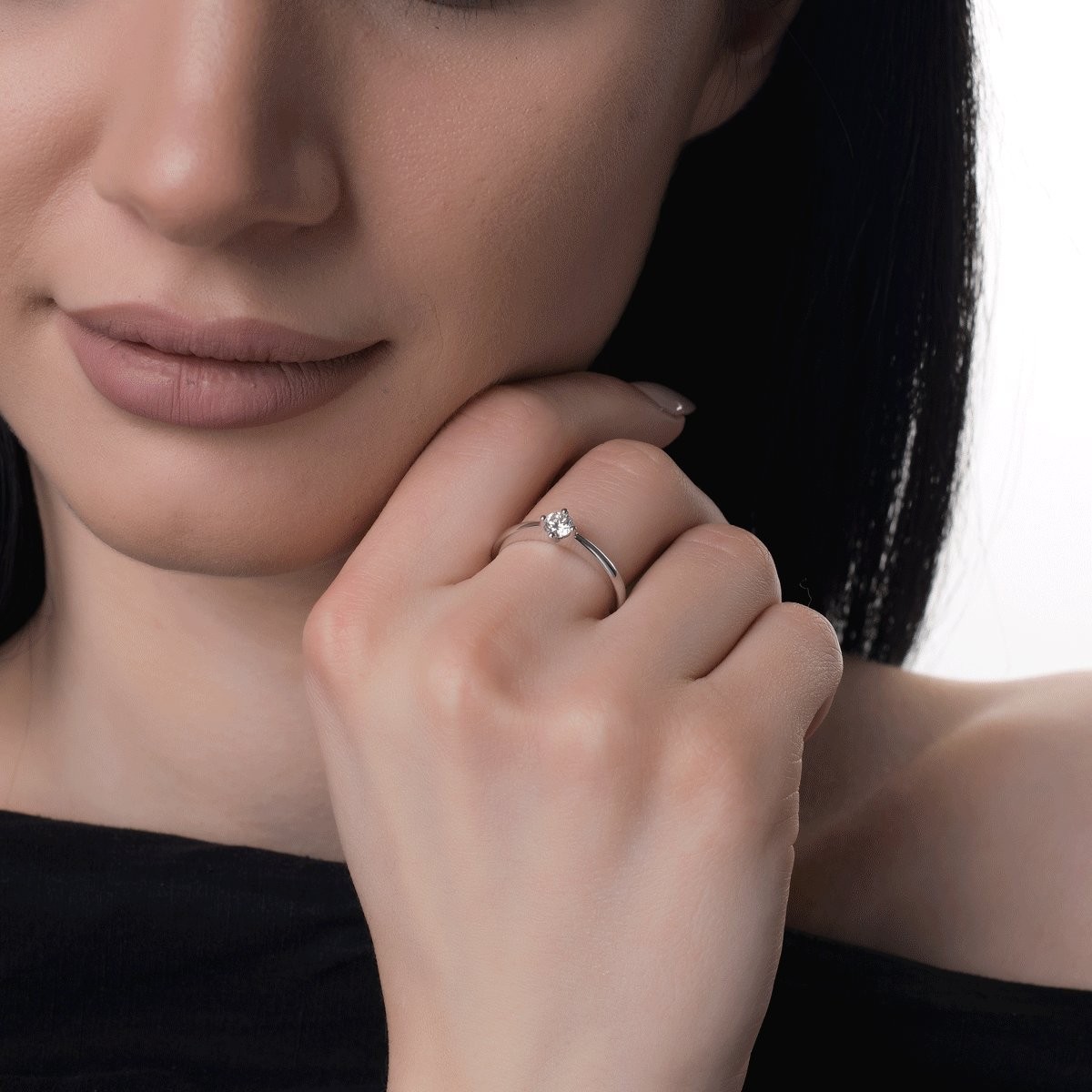 Inel de logodna din aur alb de 18K cu un diamant solitaire de 0.25ct