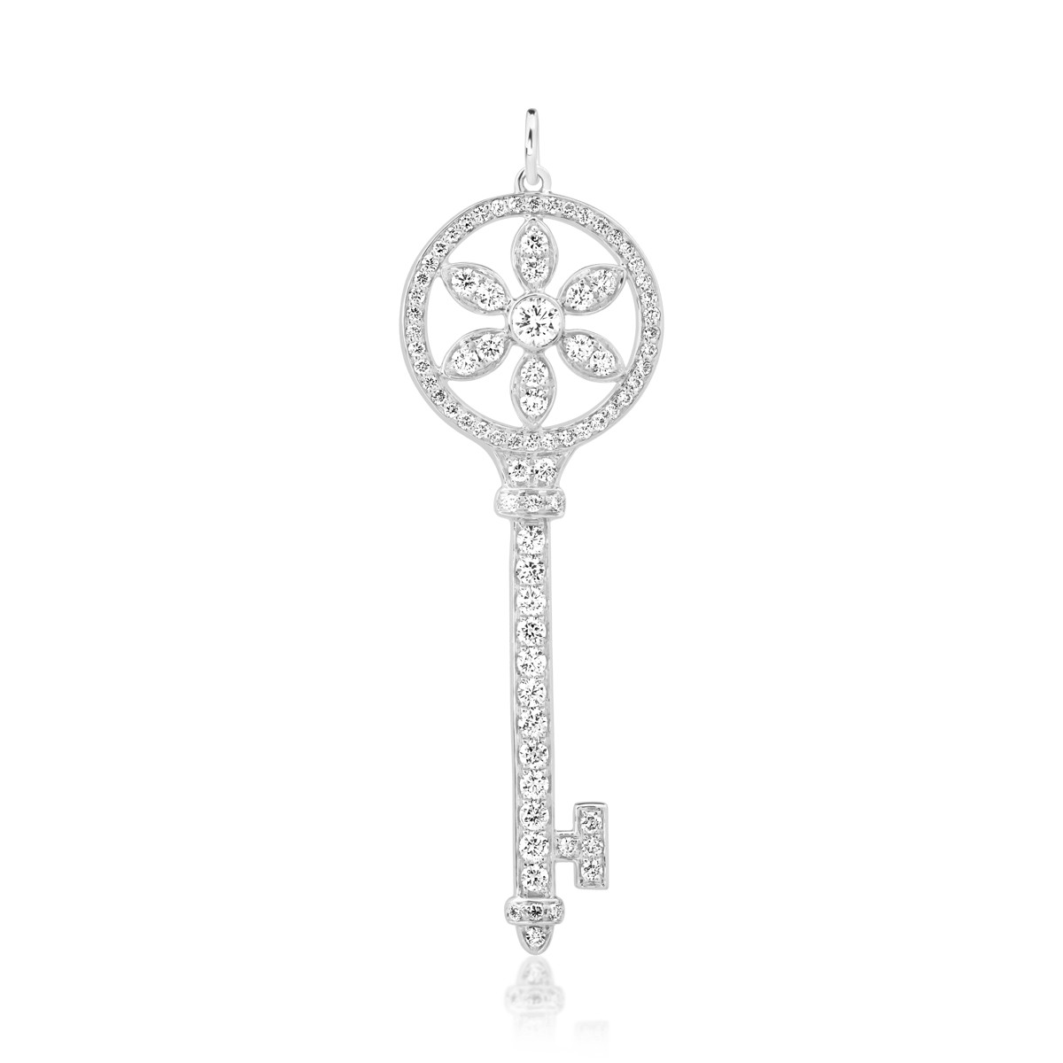 18K white gold key pendant with 0.11ct diamond and 0.78ct diamonds
