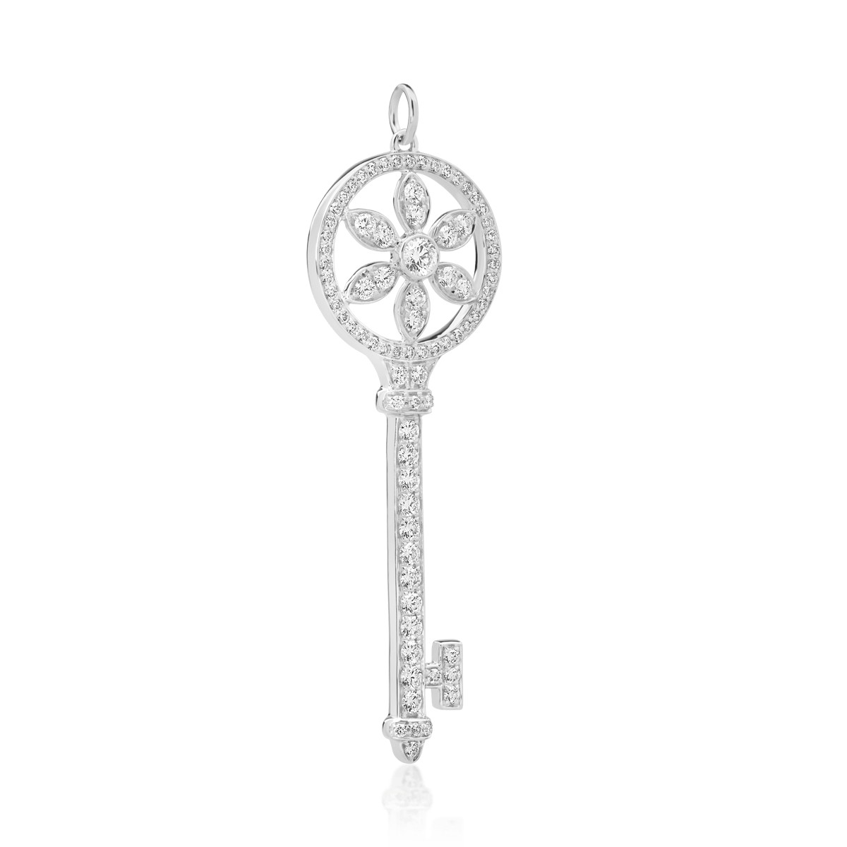 18K white gold key pendant with 0.11ct diamond and 0.78ct diamonds
