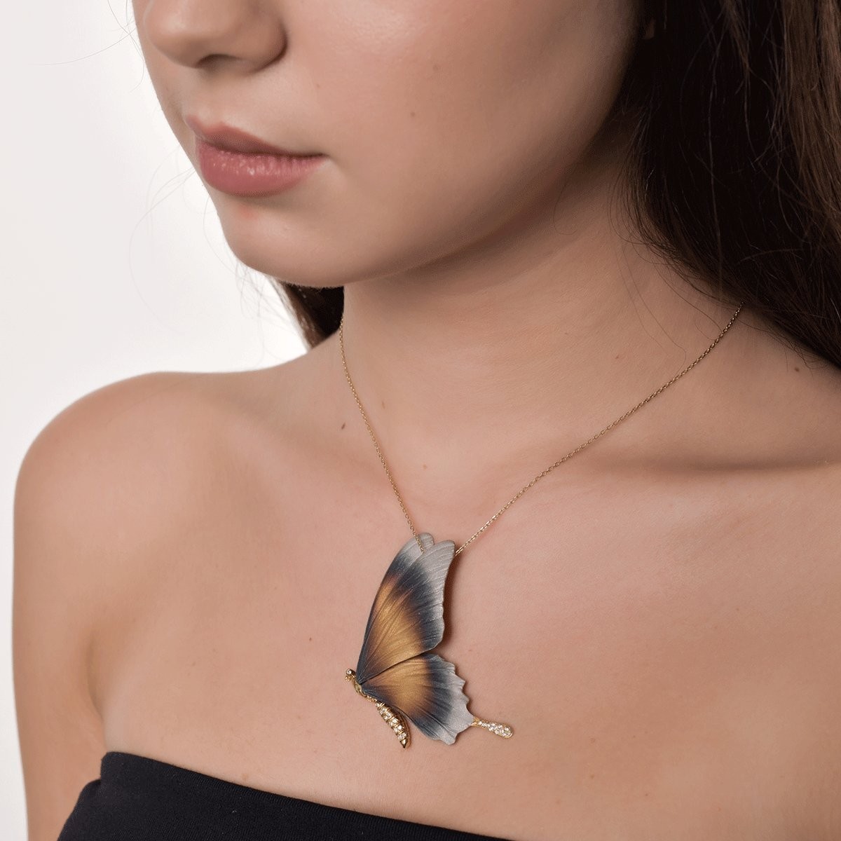 18K yellow gold butterfly pendant with 0.17ct diamonds