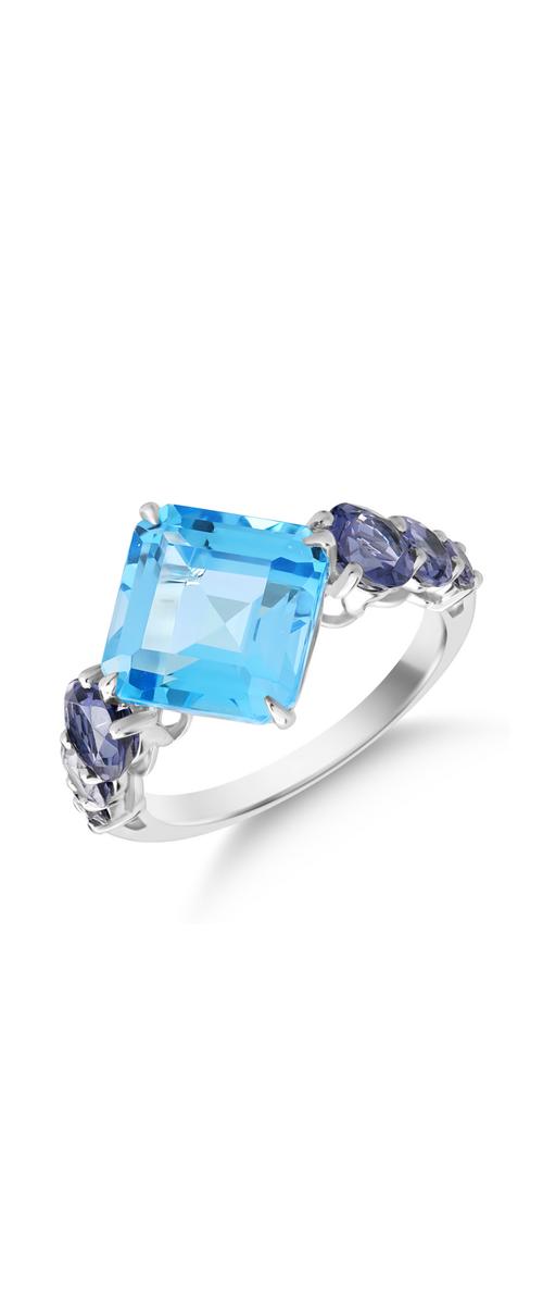 18K white gold ring with 5.7ct blue topaz and 0.8ct iolite