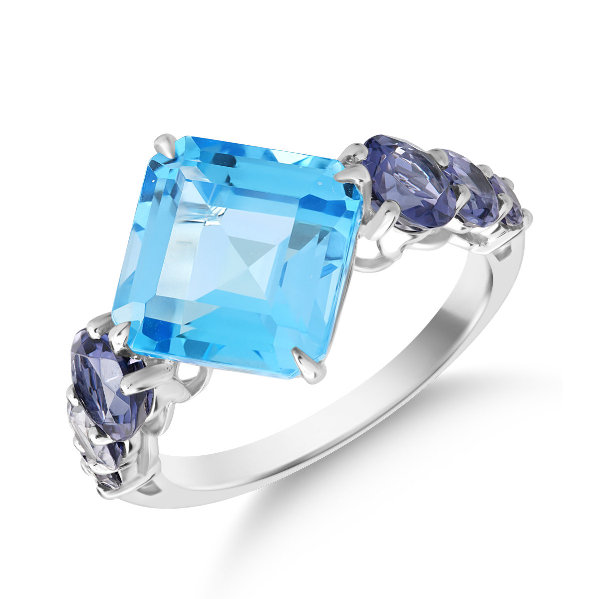18K white gold ring with 5.7ct blue topaz and 0.8ct iolite