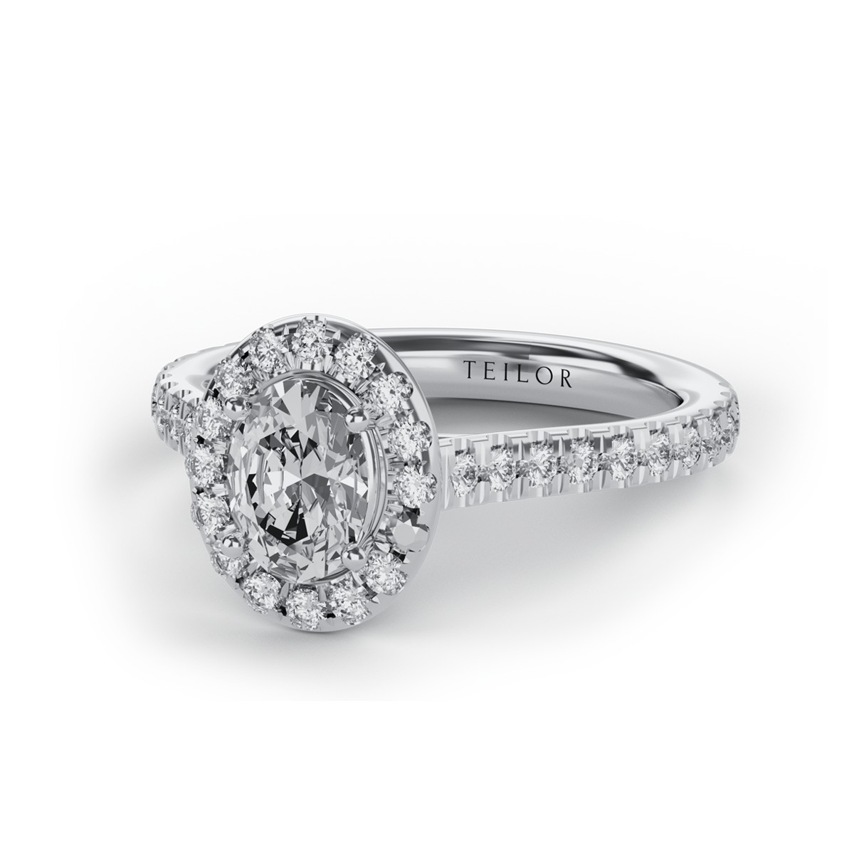 18K white gold engagement ring with 0.8ct diamond and 0.452ct diamonds