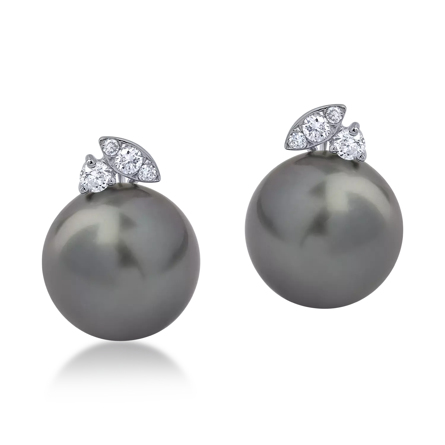 Kolczyki z białego złota z diamentami o masie 0.14ct i perłami słodkowodnymi